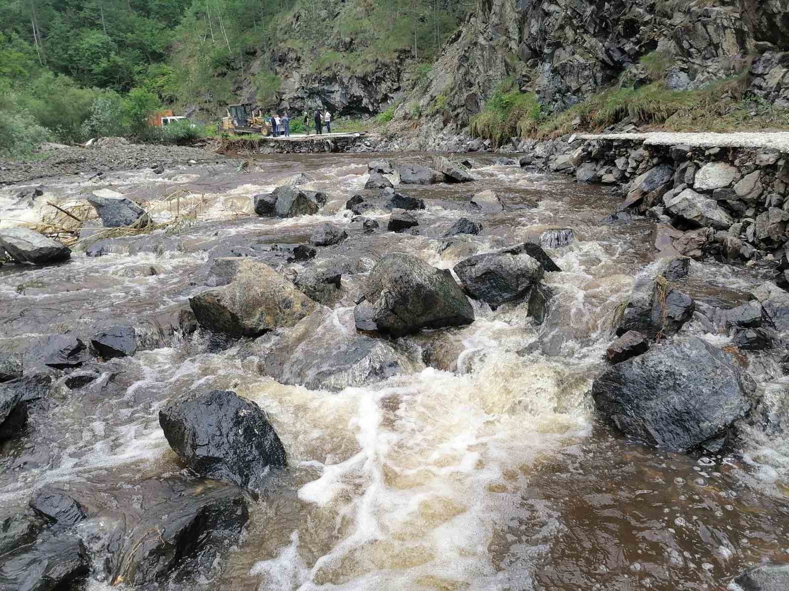 Stravične poplave na Zlatiboru, uništeni putevi, Zlatibor odron unisten put poplava kisa posledice nevremena