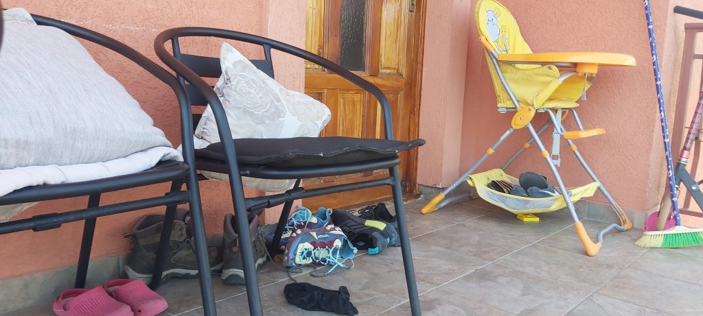 Cetinje pucnjava napad  Tragedija na Cetinju: Više ljudi ubijeno, , masakr