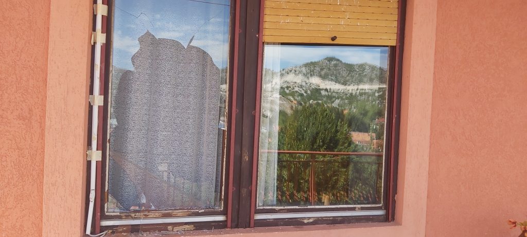 Cetinje pucnjava napad  Tragedija na Cetinju: Više ljudi ubijeno, , masakr
