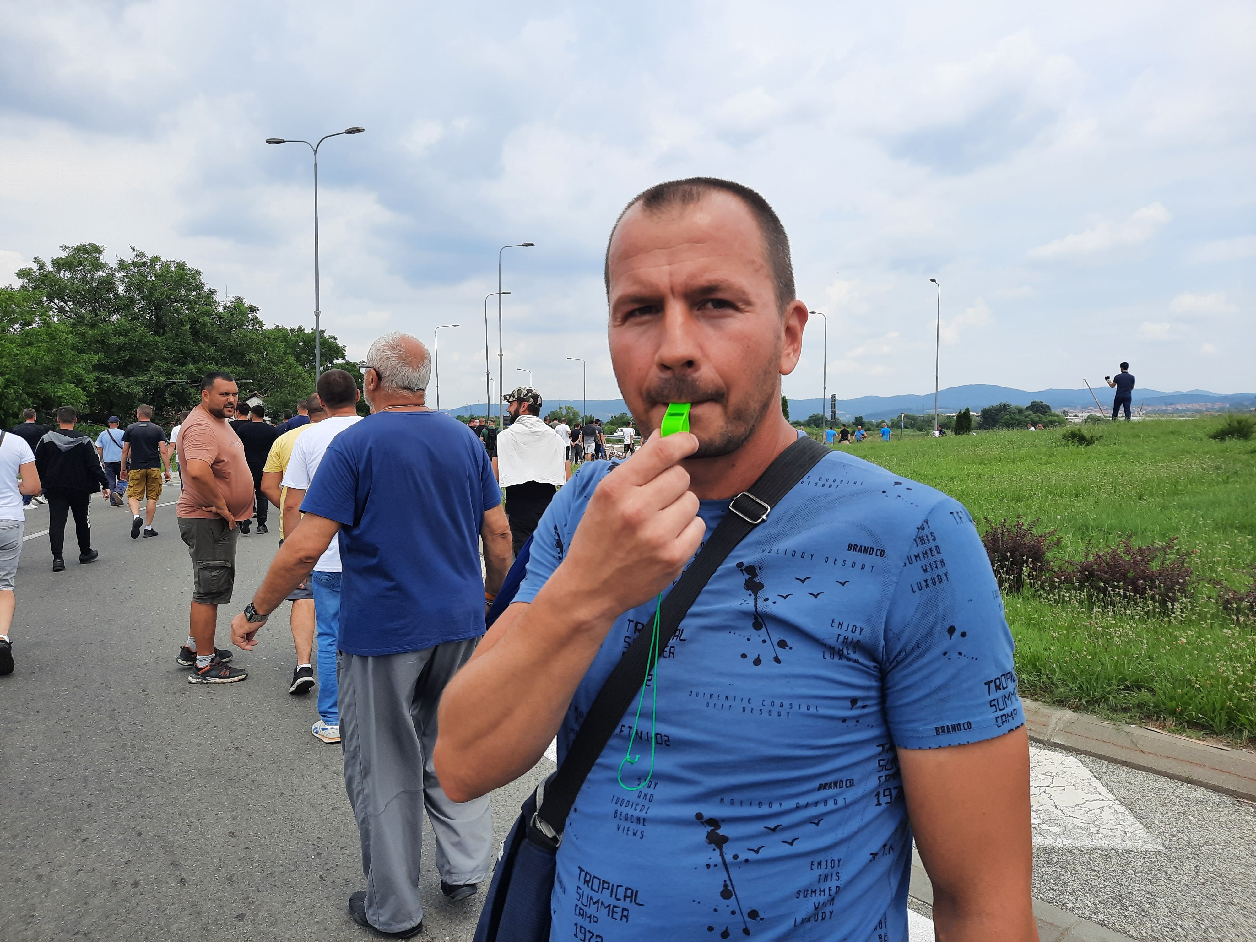 Kragujevac 17.06.2022. Blokiran kružni tok na autoputu Kragaujevac Batočina. Počeo protest Fijatovih radnika, radnici, Fijat, Fiat automobili Foto: Aleksandra Petrović/Nova.rs