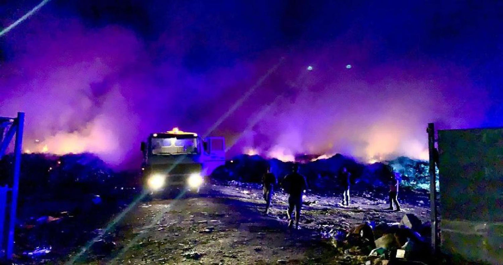 Mesto: Preševo
Datum: 2022-07-15 09:57:29.0
Dogadjaj: HRONIKA/PRIRODA - Opštinski Štab za vanredne situacije proglasio je vanrednu situaciju na delu teritorije opštine Preševo zbog požara na deponiji 
Fotoreporter: Ljiljana Stojanović
Izvor: FoNet