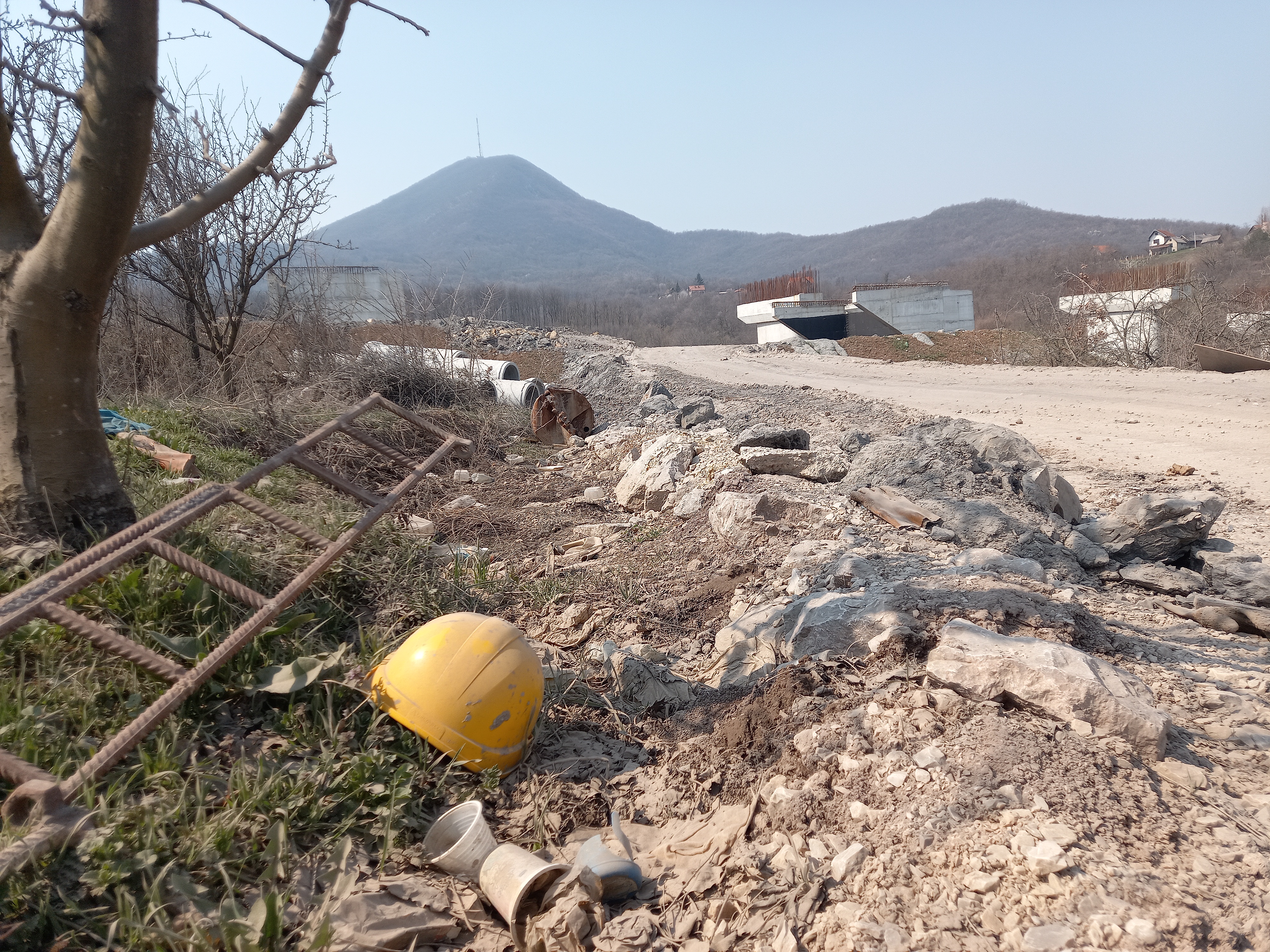 Kineski izvođači izručuju otpad u njive, požega preljina