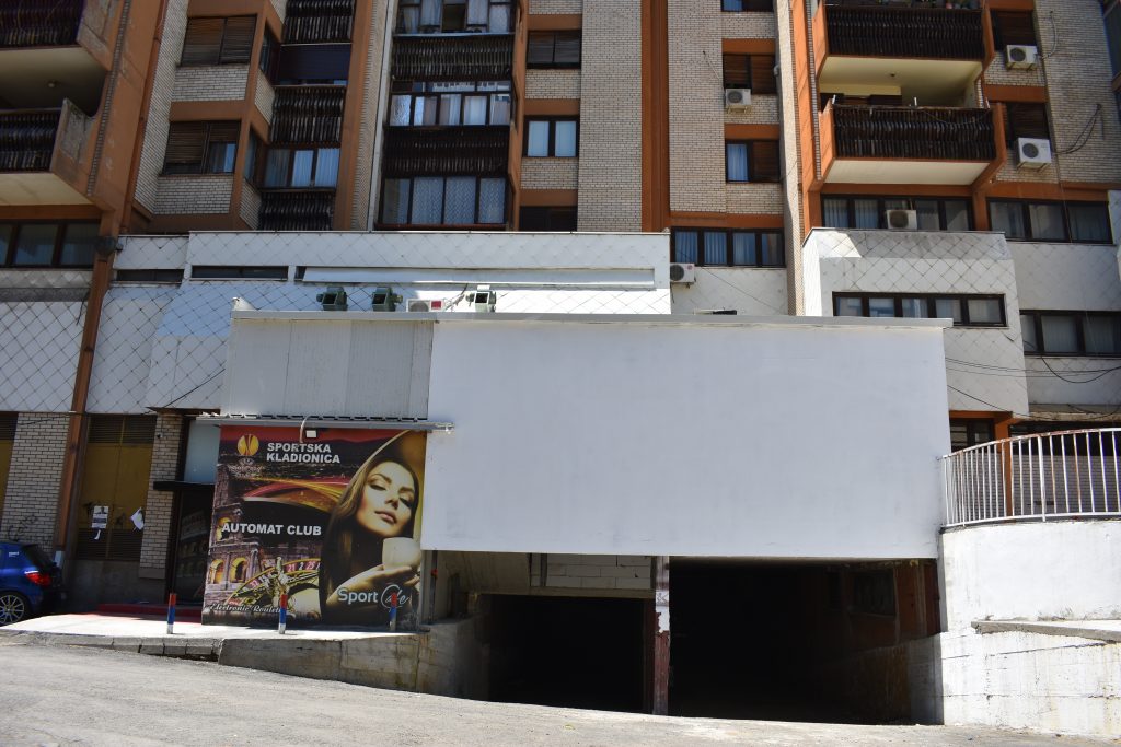 Zazidani ok radio u Vranju, Vranje