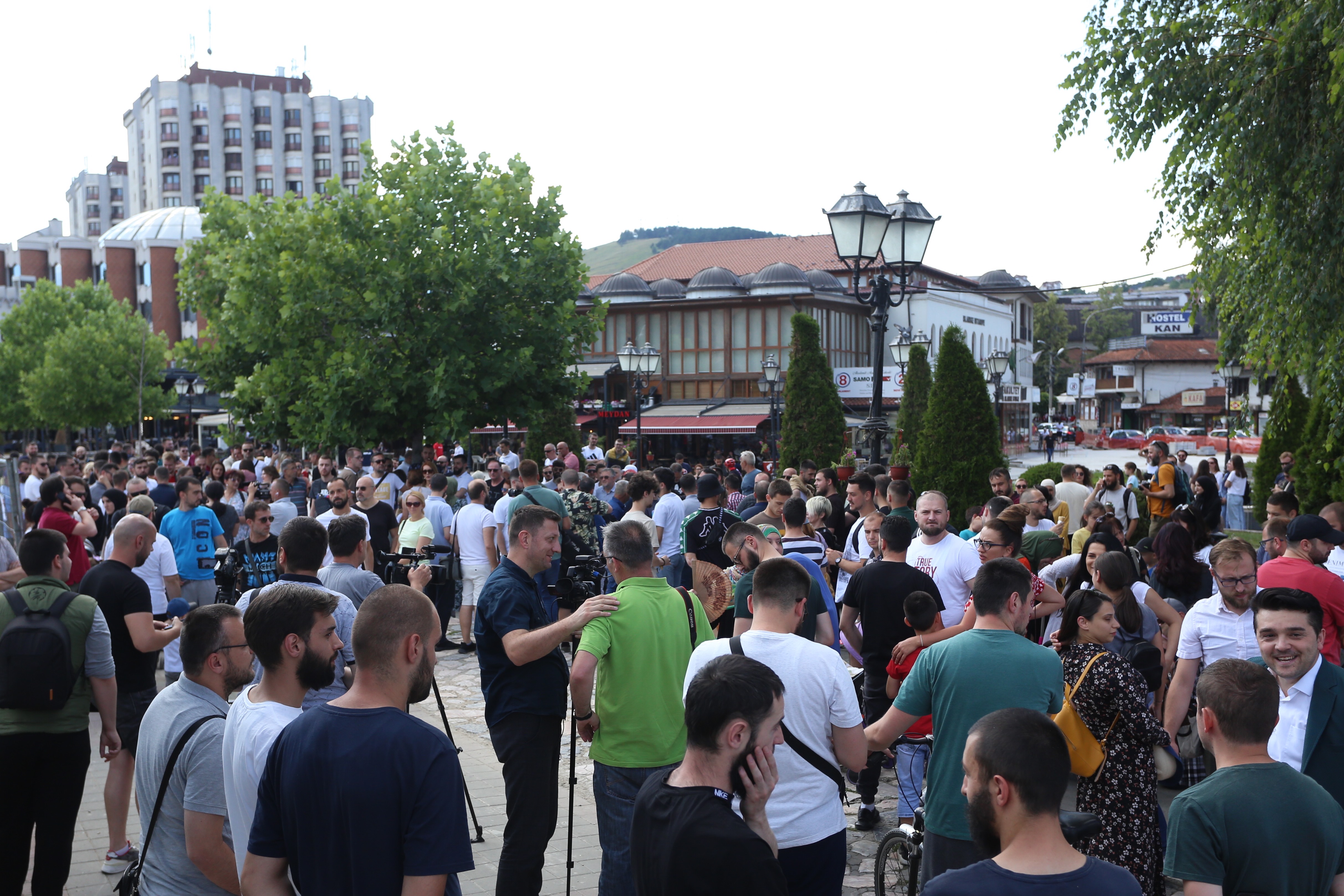 Novi Pazar 19.06.2022. Više stotina građana, gradjana protiv ekološke katastrofe u Novom Pazaru. Ispuštanje otrova u reku Rašku, reka Raška, izlivanje nafte Foto: Irfan Ličina/Nova.rs