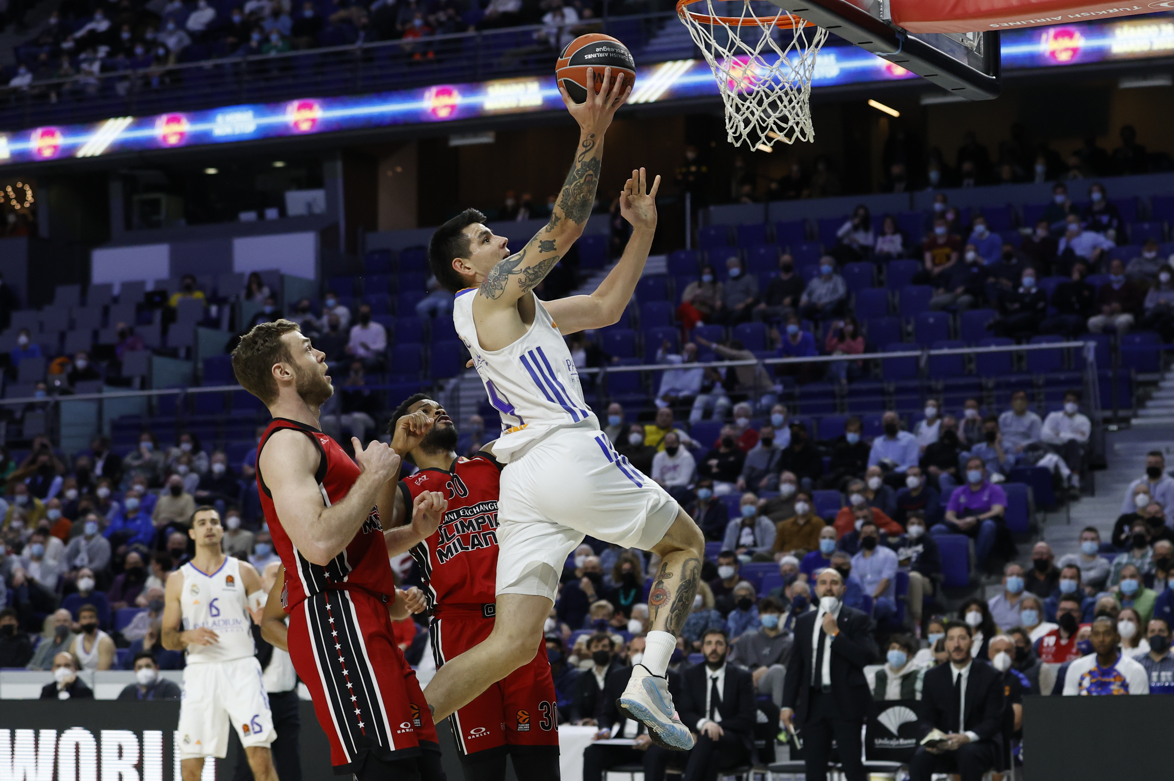 epa09816005 Real Madrid's Argentinian Gabriel Deck in action during the Euroleague Basketball match between Real Madrid and Pallacanestro Olimpia Milano at Wizink Center in Madrid, Spain, 10 March 2022.  EPA-EFE/JUANJO MARTIN