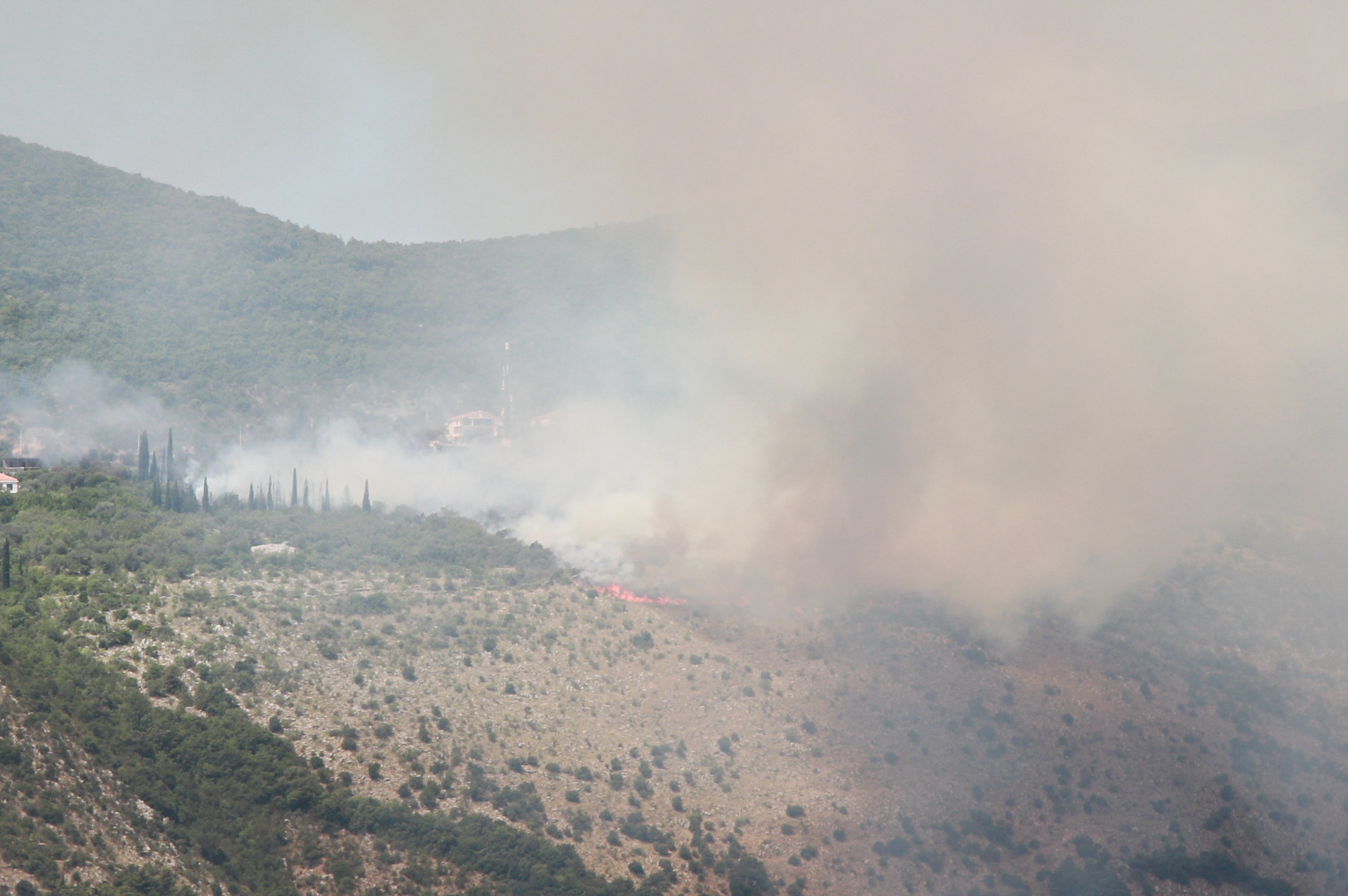 03, July, 2022, Herceg Novi- Fire in the village of Zvinje across from Herceg Novi. Photo: Milos Tesic/ATAImages
03, jul, 2022, Herceg Novi - Pozar u selu Zvinje prekoputa Herceg Novog. Photo: Milos Tesic/ATAImages