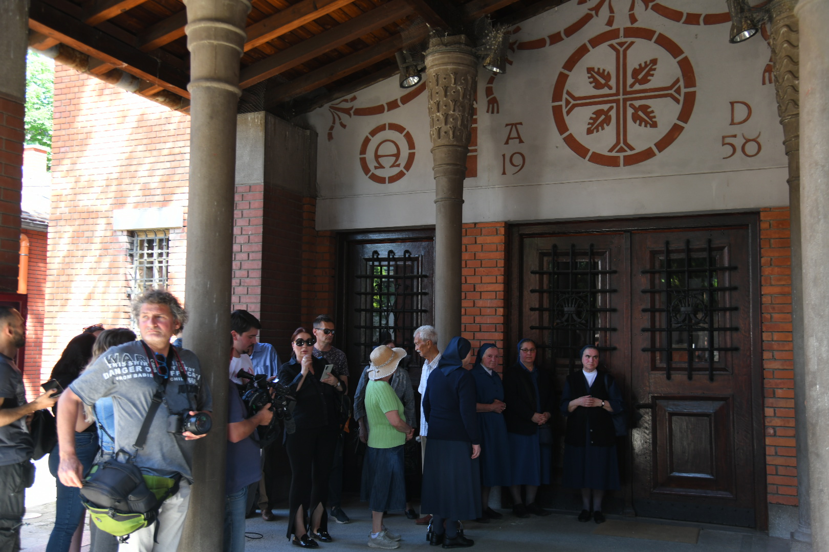 Beograd 20.05.2022. Crkva Svetog Ante, služba, opelo, za Mateja Periša, ispred crkve Svetog Ante Foto: Nemanja Jovanović/Nova.rs
