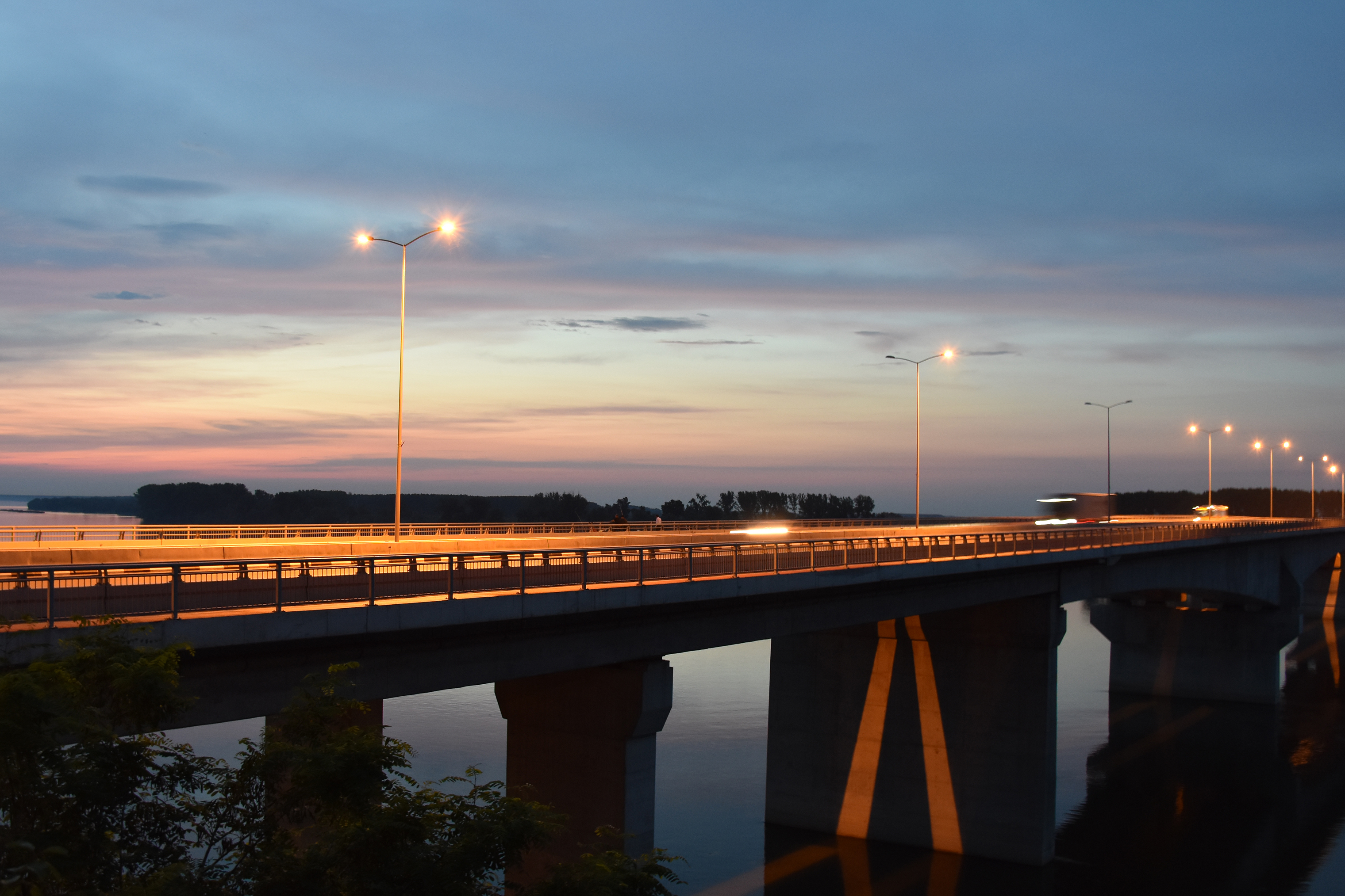 Long,Pupin,Bridge,Over,The,Danube,Illuminated,By,Orange,Light