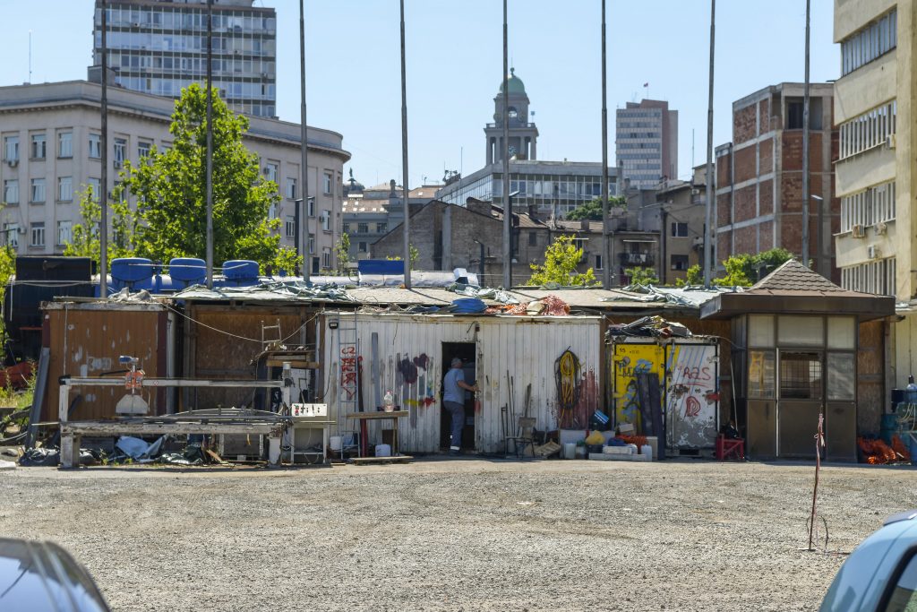 Beograd 07.07.2022. Stara železnička stanica, zgrada, kolosek, smeće, đubre, djubre, deponija Foto: Goran Srdanvo/Nova.rs