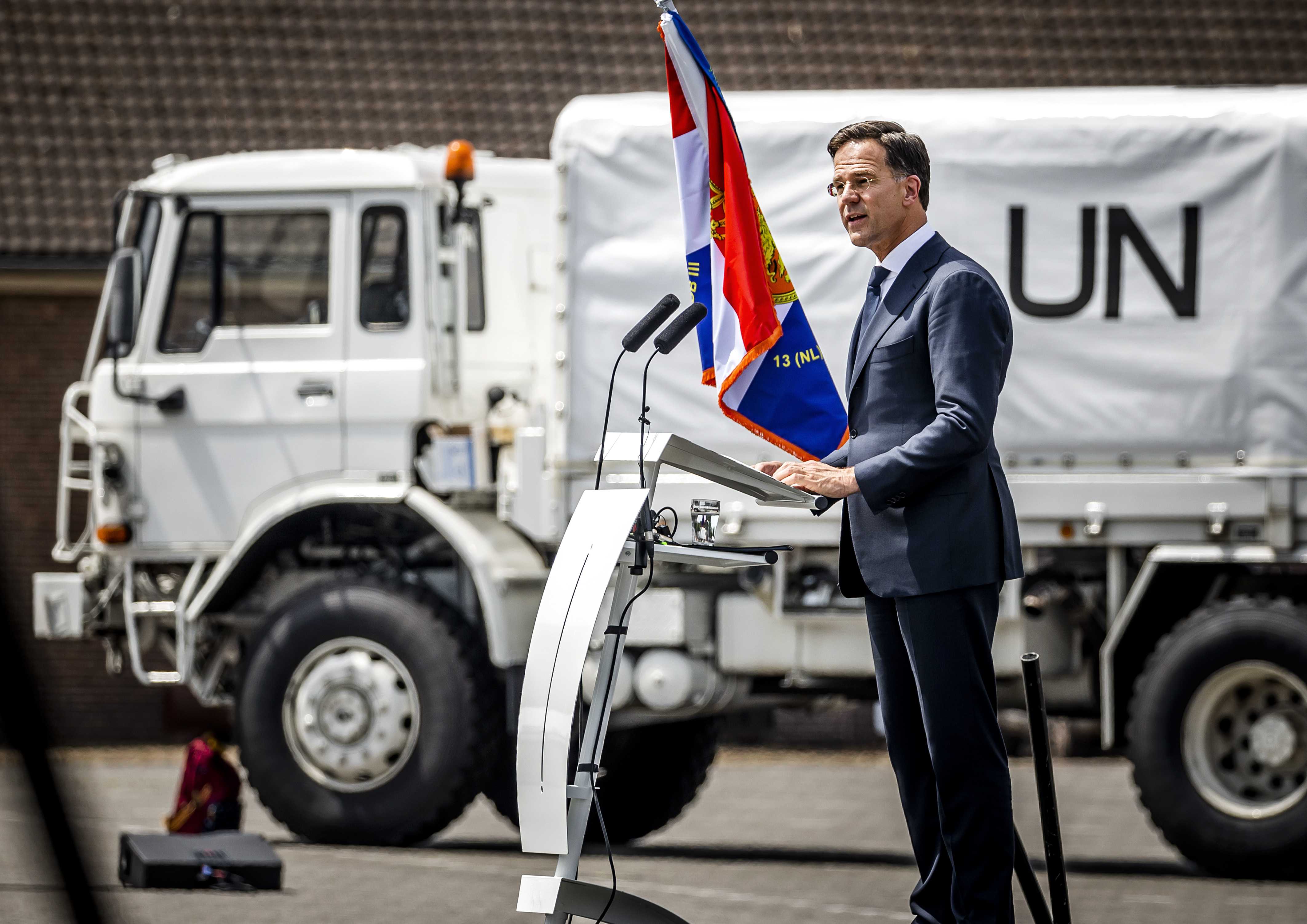 Dutch prime minister apologizes to Dutchbat veterans Srebrenica