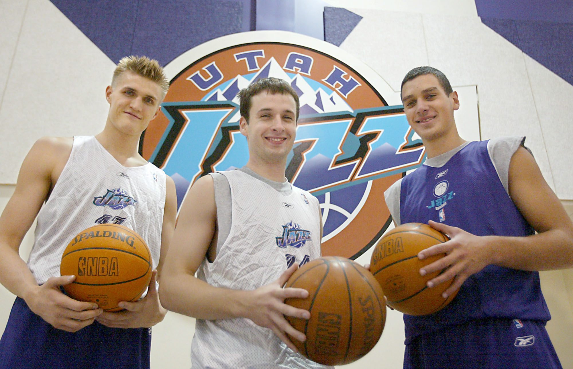 USA: Andrei Kirilenko (L) of Russia Raul Lopez (C) of Spain and Aleksandar Pavlovic (R) of Serbia Montenegro