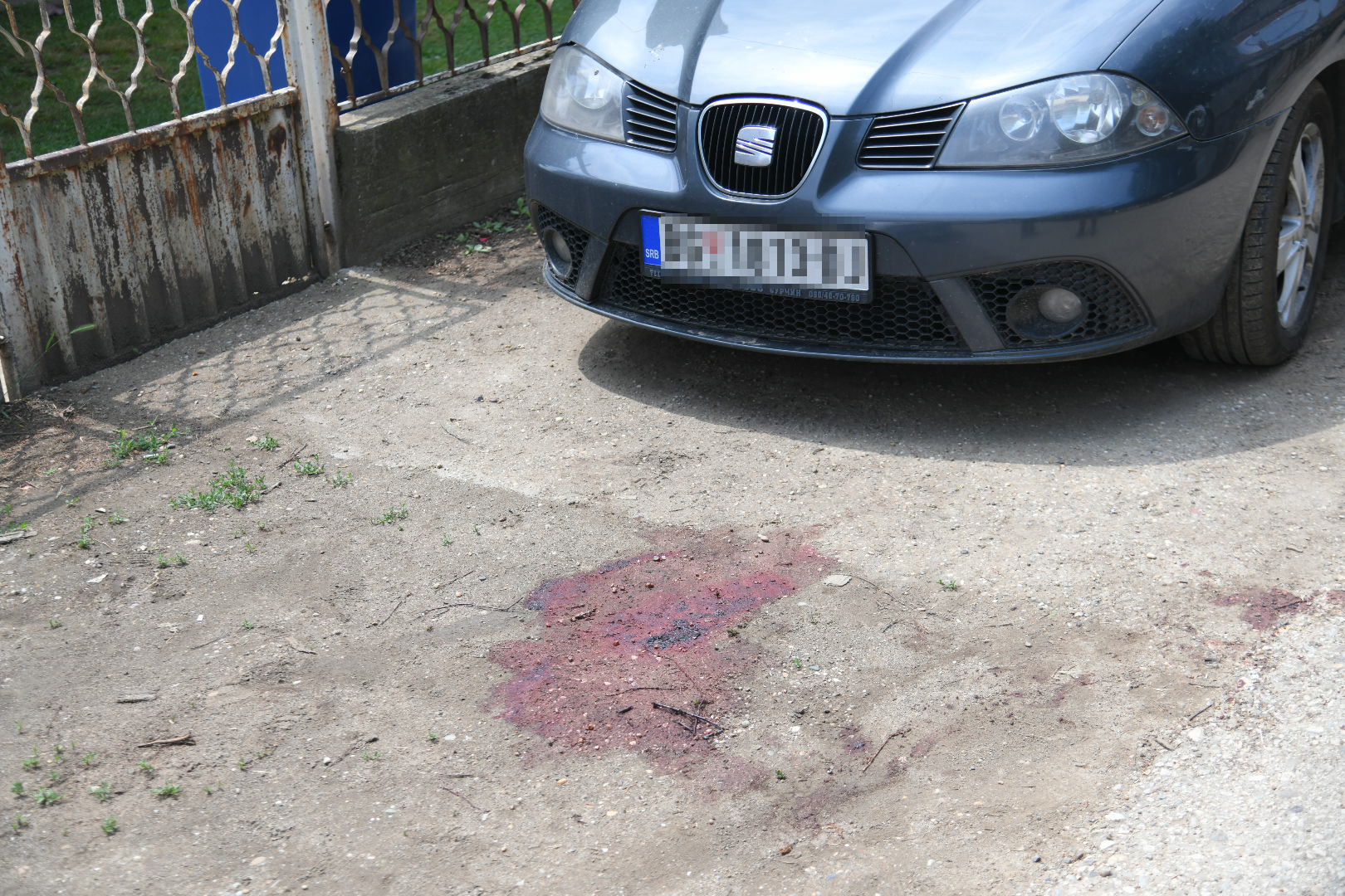 Jakovo 30.05.2022. Ubistvo kalašnjikov,  Vuk Jovović  i rupe od metka/ dokaz na zadnjem delu auta, ubijen, hronika, ubistvo,mesto zločina