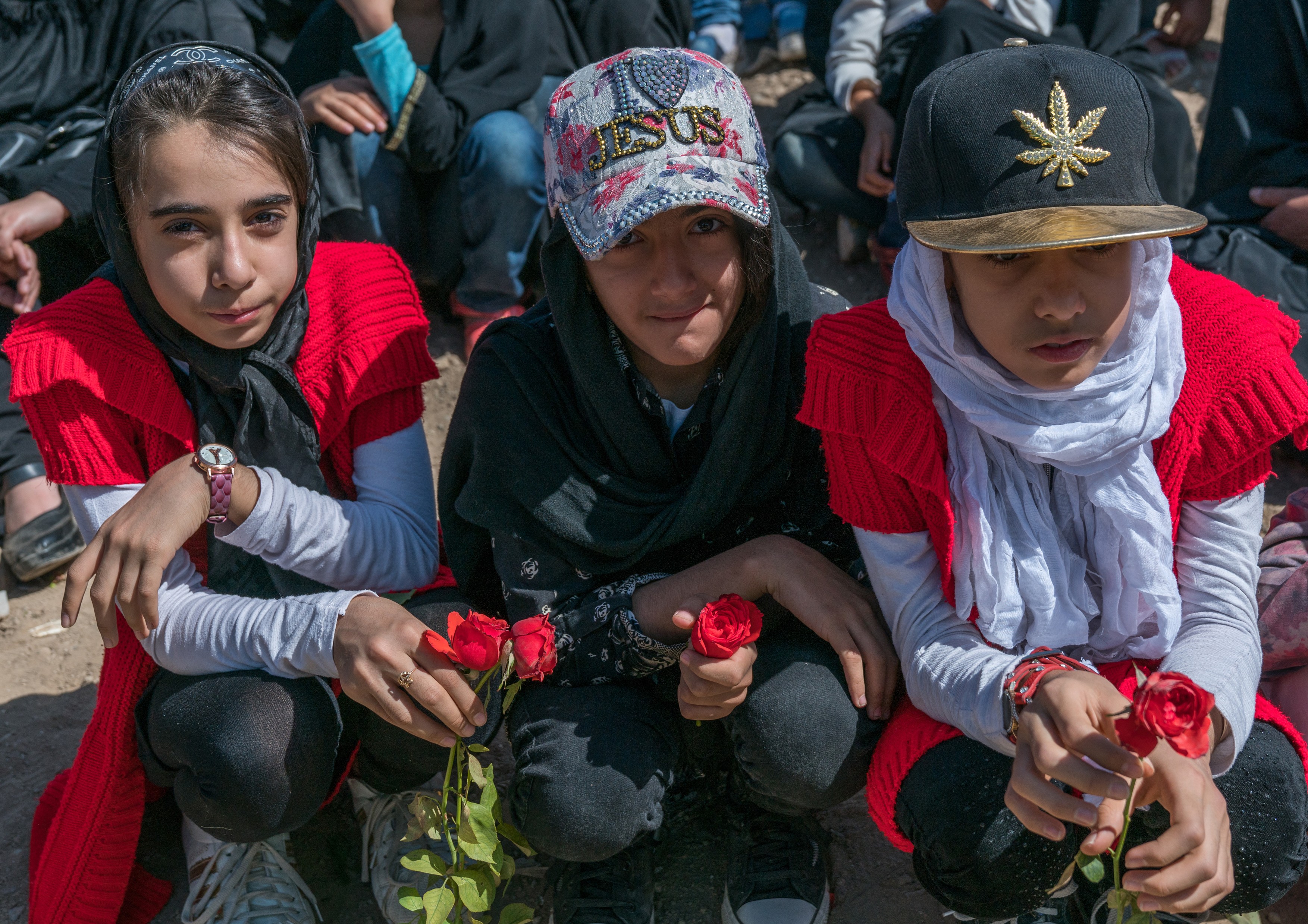 iranski tinejdžeri Iranian girls wearing caps with i love jesus slogan and a marijuana leaf, Lorestan Province, Khorramabad, Iran.,Image: 522417541, License: Rights-managed, Restrictions: , Model Release: no, Credit line: Eric Lafforgue / AFP / Profimedia