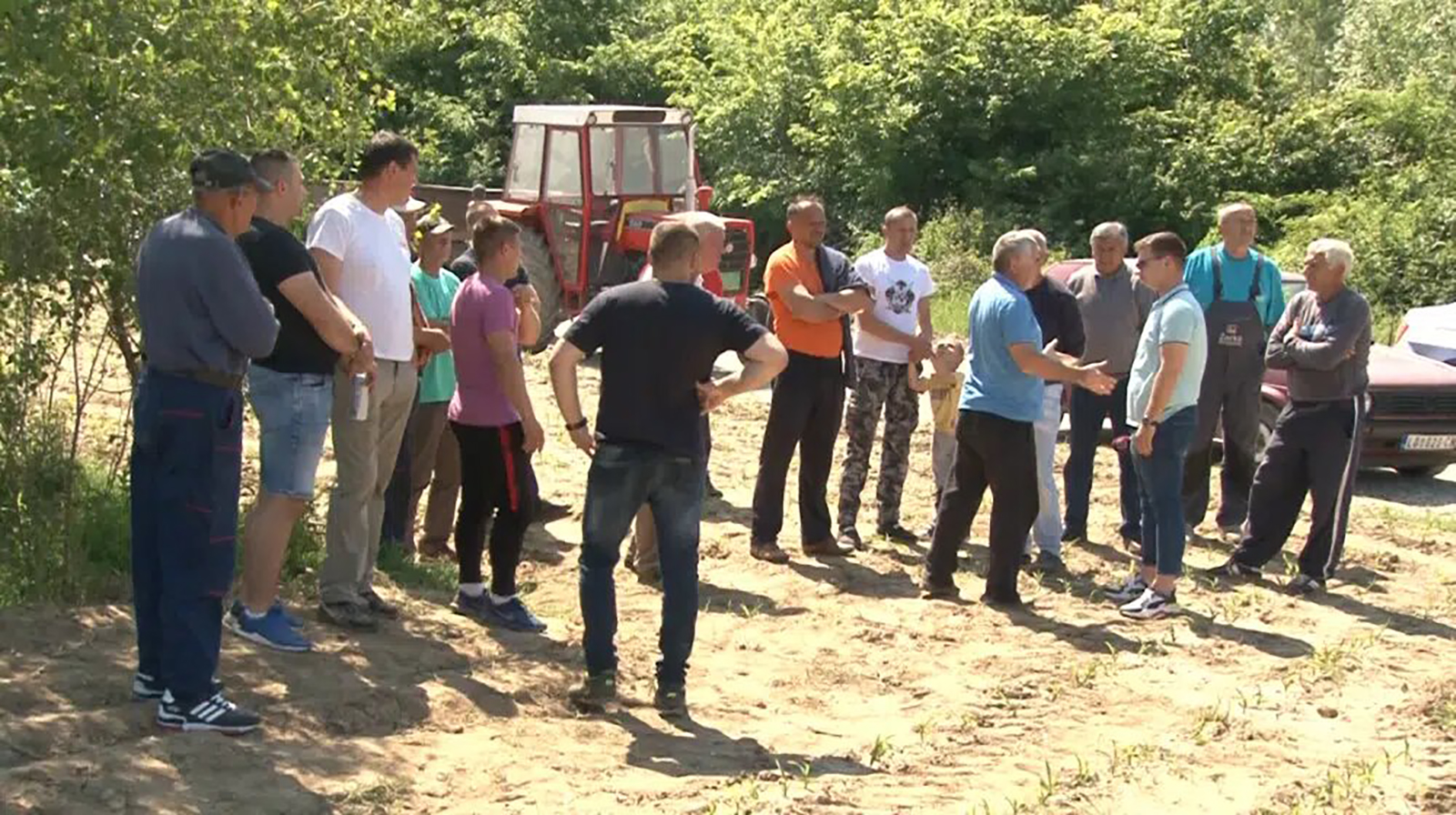 Nekontrolisana eksploatacija šljunka iz Drine ugrožava plodne oranice u ataru Novog Sela kod Loznice. Novo selo, loznica, meštani