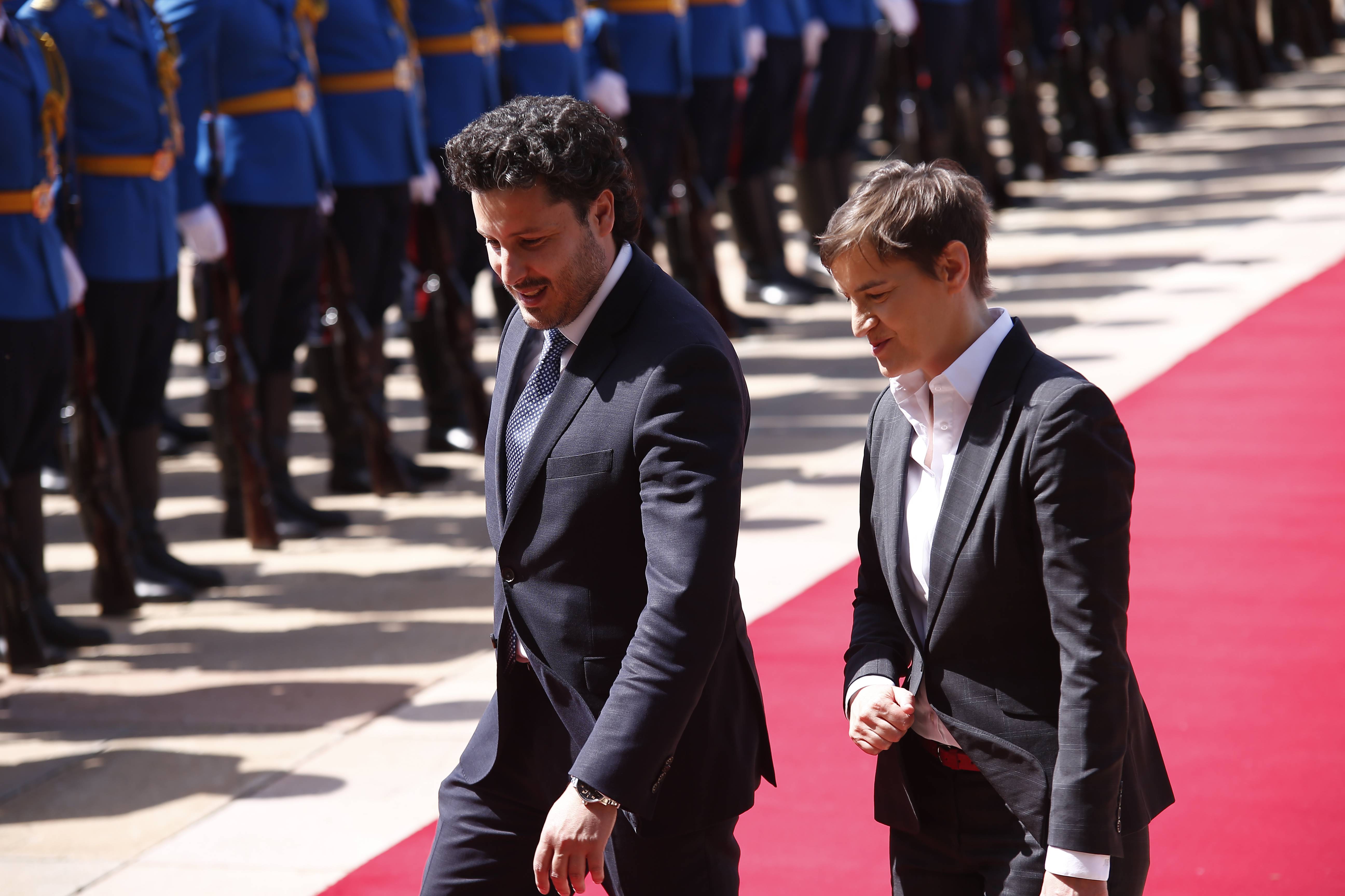 Beograd, 29.06.2022. - Predsednica Vlade Srbije Ana Brnabic priredila je svecani docek predsedniku Vlade Crne Gore Dritanu Abazovicu, danas ispred Palate Srbija u Beogradu. (BETAPHOTO/AMIR HAMZAGIC)