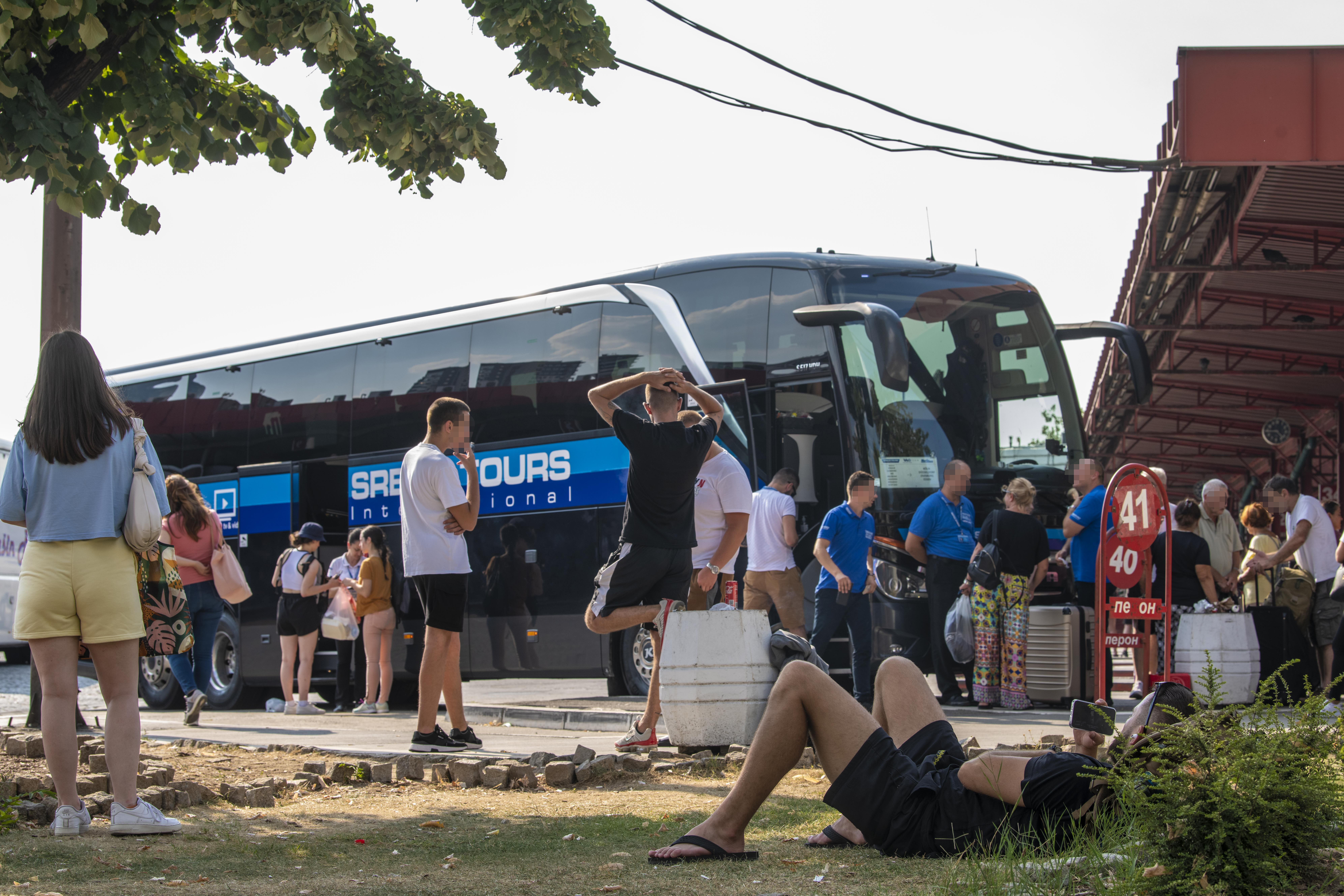 Beograd 29. jul 2022. Beogradska autobuska stanica BAS, putnici, putovanje, peroni, odlazni peron  Foto:Dragan Mujan/Nova.rs