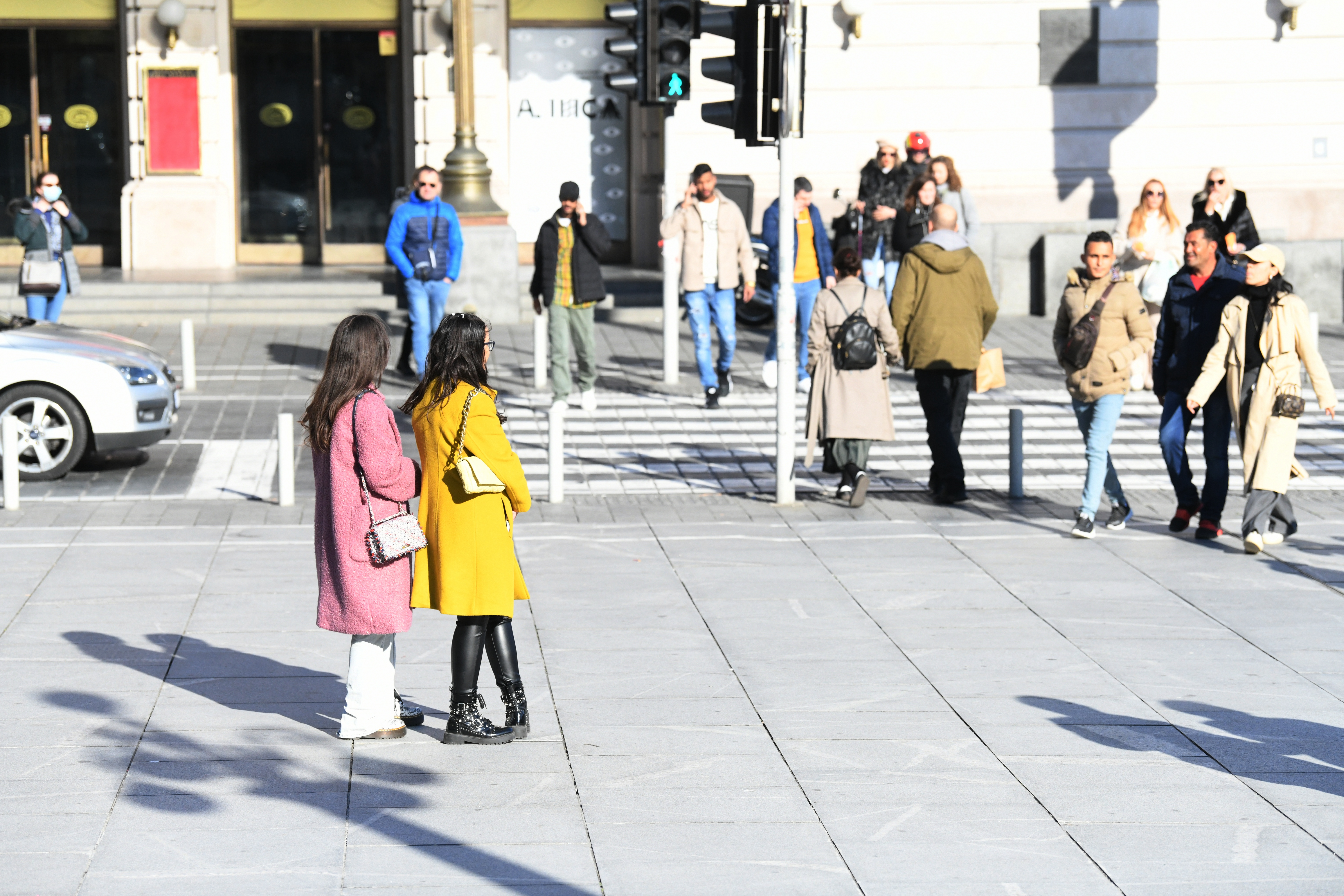 Beograd 11.11.2021. Setnja gradom, lepo vreme, jesen, vremenska prognoza, ficeri Foto: Vesna Lalic/Nova.rs trg republike