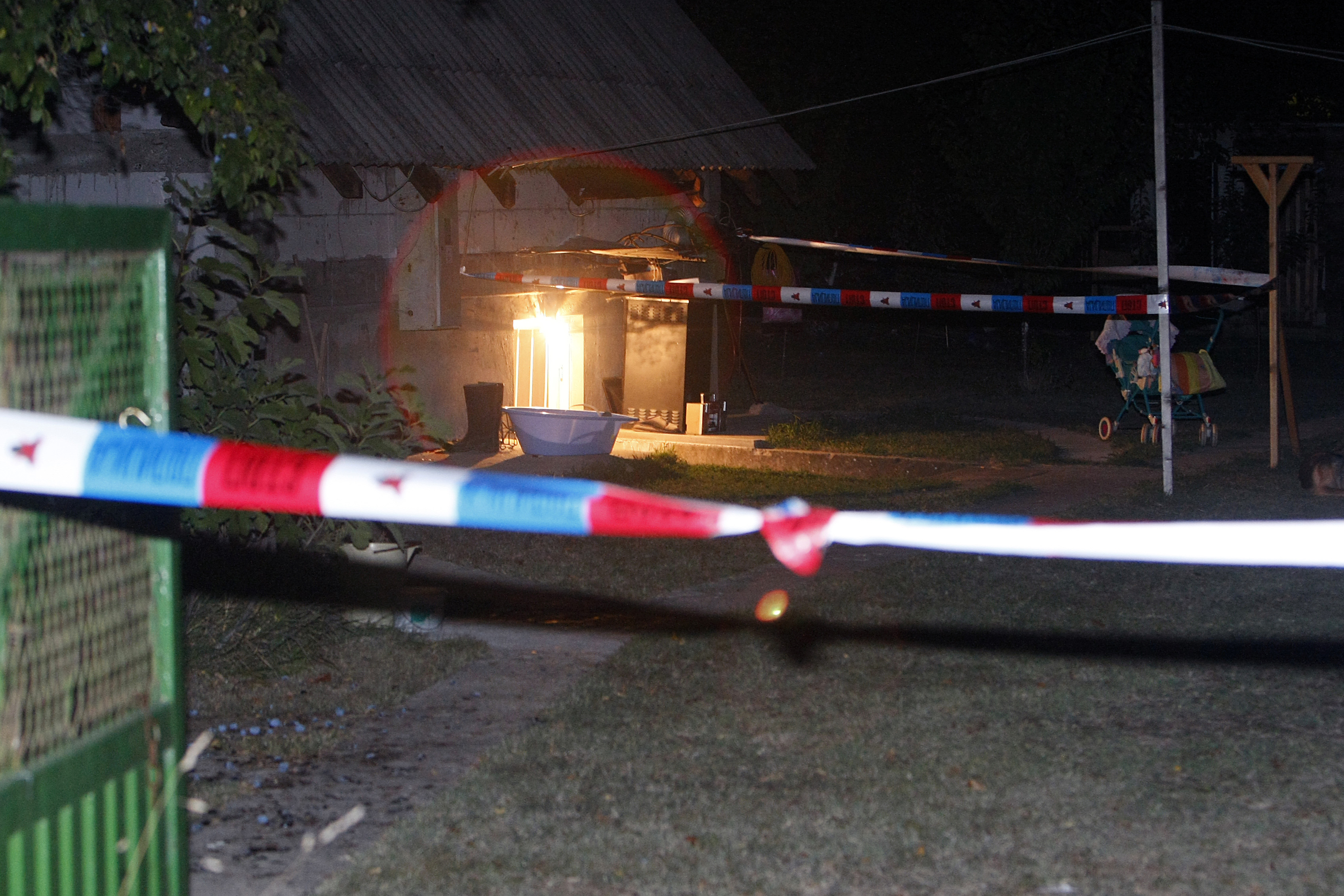 Policija pokrivalice Foto: Nemanja Jovanović / Nova.rs