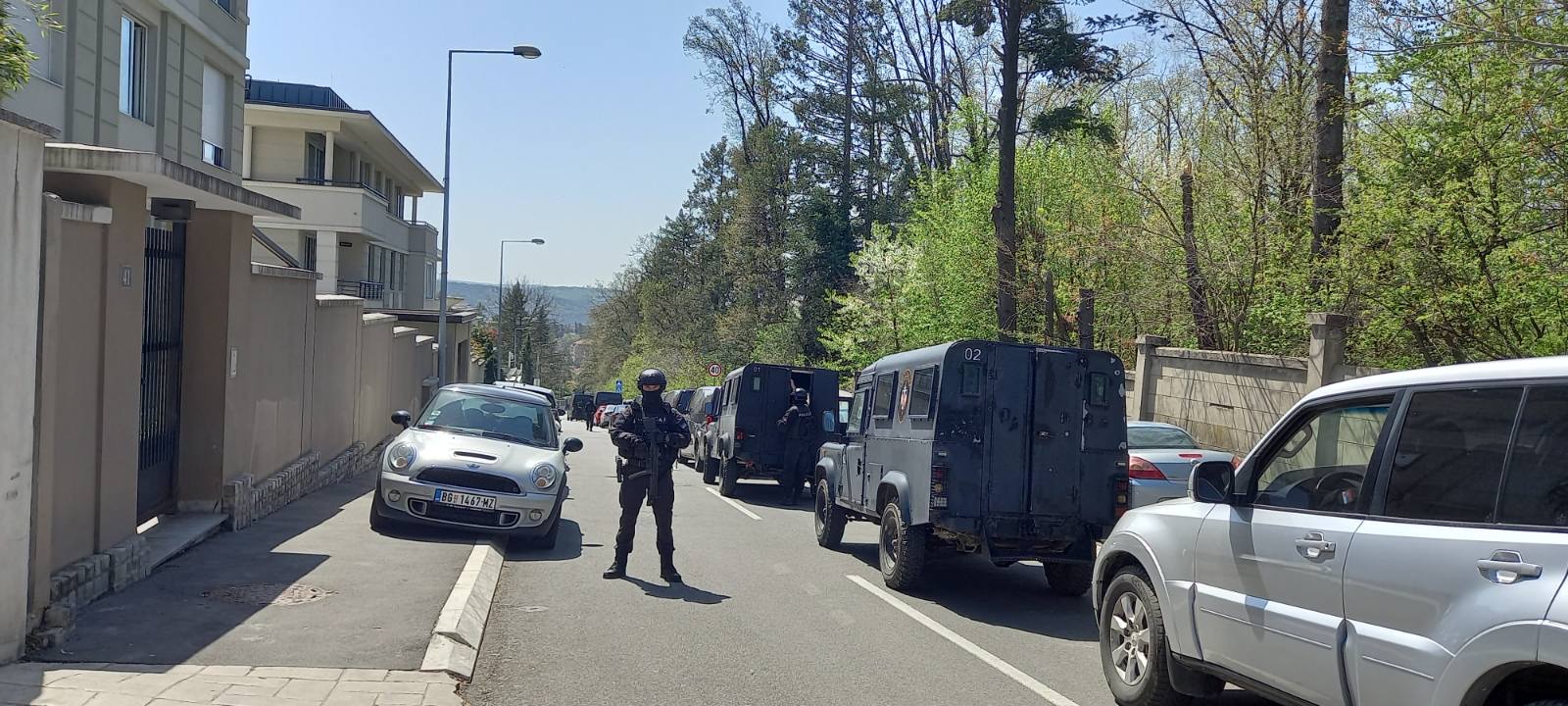Beograd 14.04.2022. Ispred kuće u kojoj živi Darko Šarić došao veliki broj pripadnika Žandarmerije. Žandarmerija, kuća Darka Šarića, policija Foto: Nova.rs