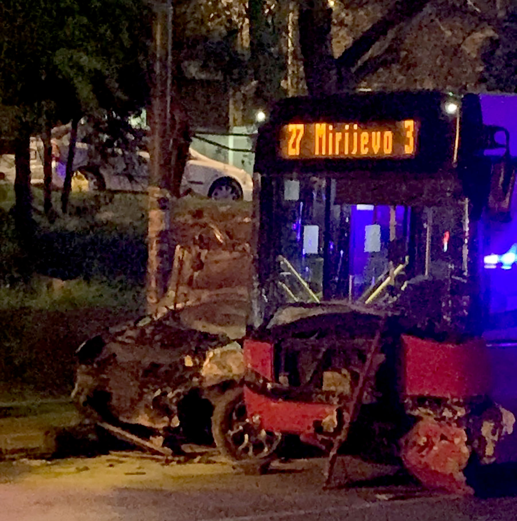 Sudar autobusa o automobila na Mirijevskom bulevaru