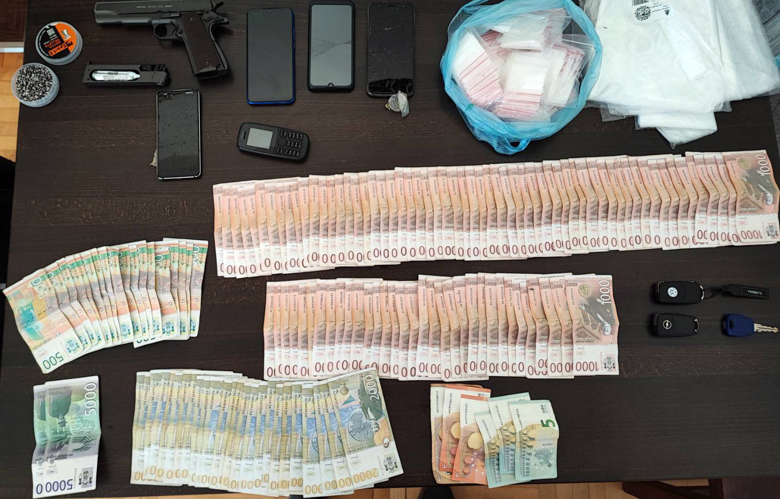 Beograd 20.04.2022. Voždovac, nova, pare, dinari, droga, zaplena Foto: MUP