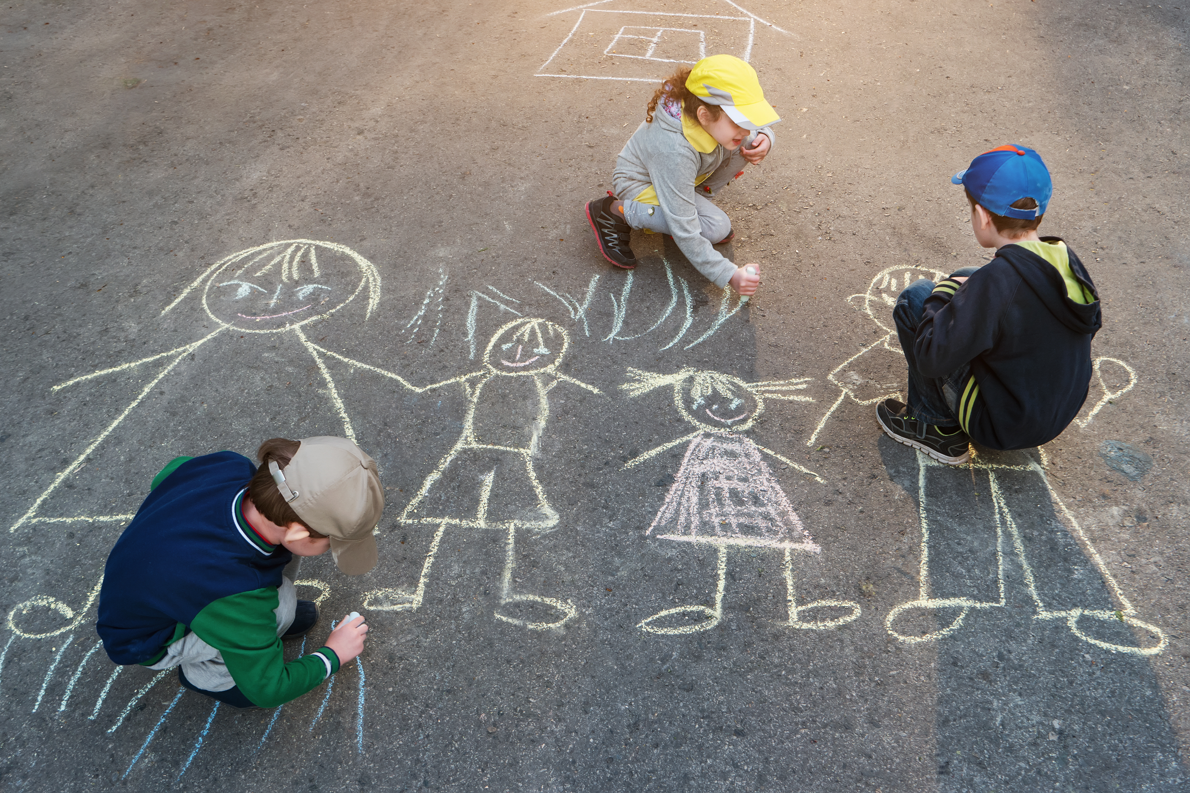 Children,Is,Drawing,Sun,On,Asphalt,In,Spring,Park.