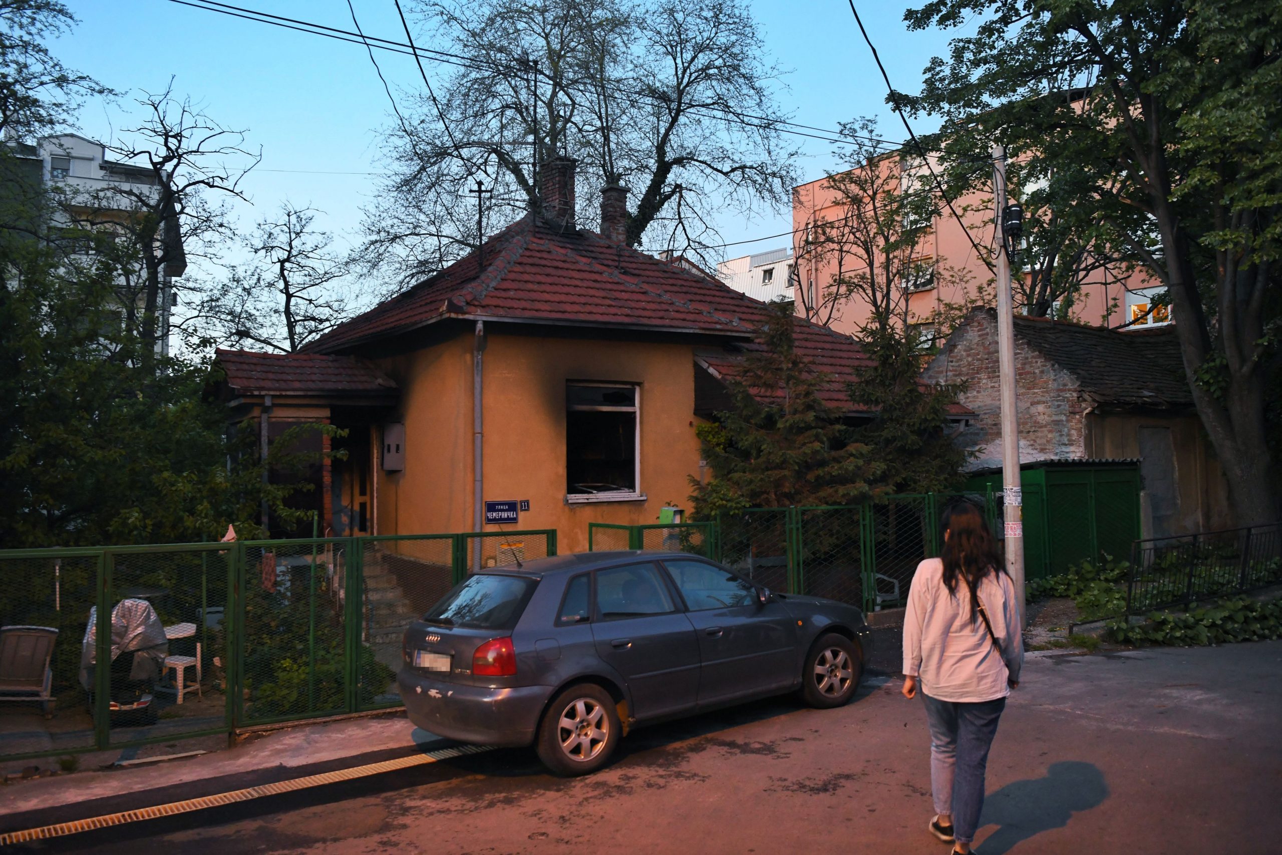 Beograd 25.04.2022. Požar na Vračaru, gorela kuća na opštini Vračar, ulica Čemernička 11, požar, prizemna kuća Foto: Goran Srdanov/Nova.rs
