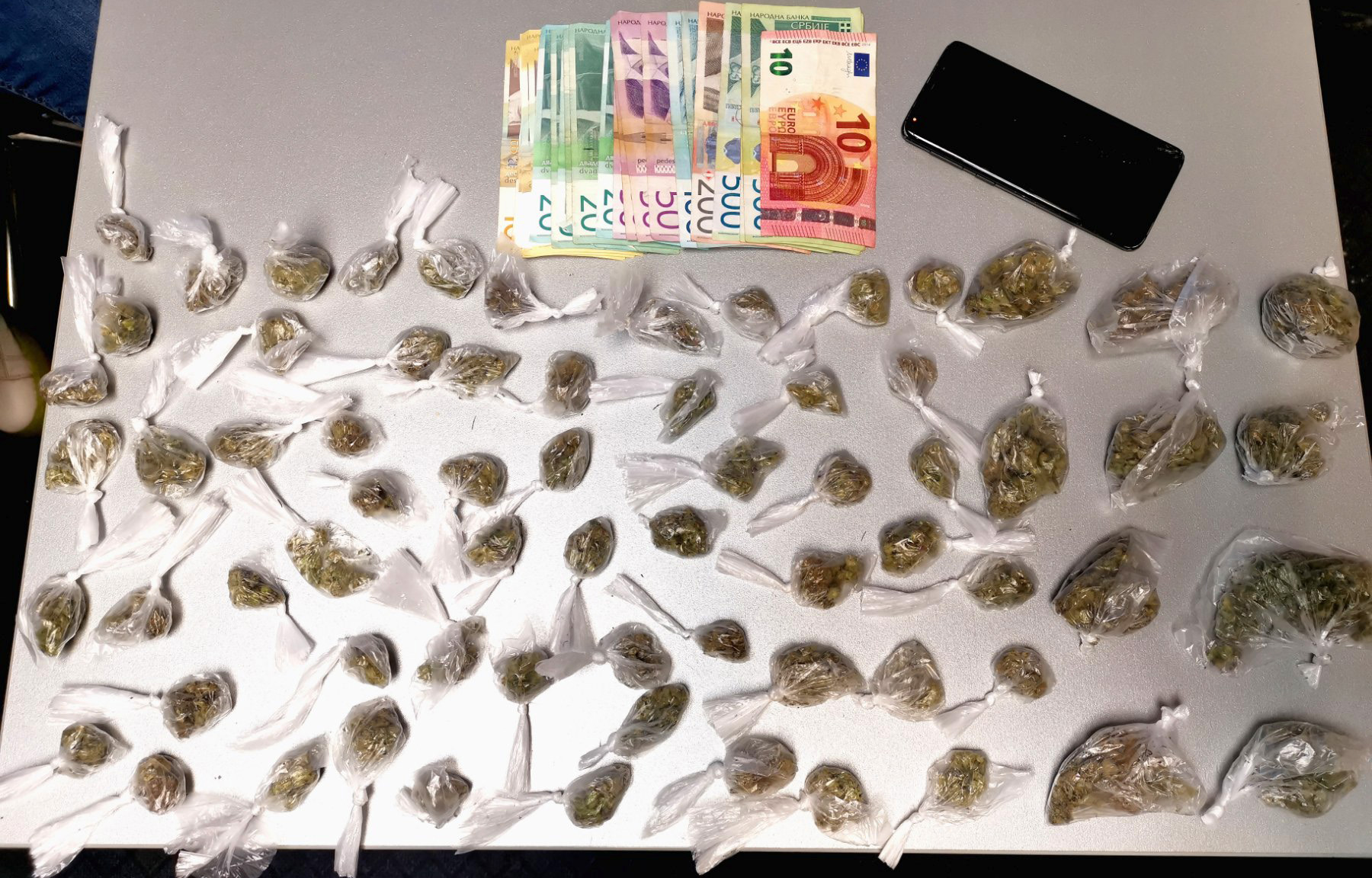 droga zaplena  opojne droge 68 kesica merihuana