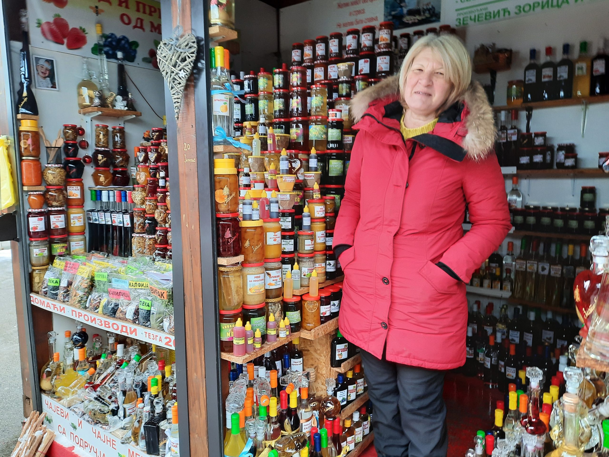 Zlatibor, zlatiborski suveniri, hrana, pršuta, kajmak, kobasice, suhomesnati proizvodi, slatko, rakija, vuna, čarape, džemperi Foto: Slavica Panić/Nova.rs