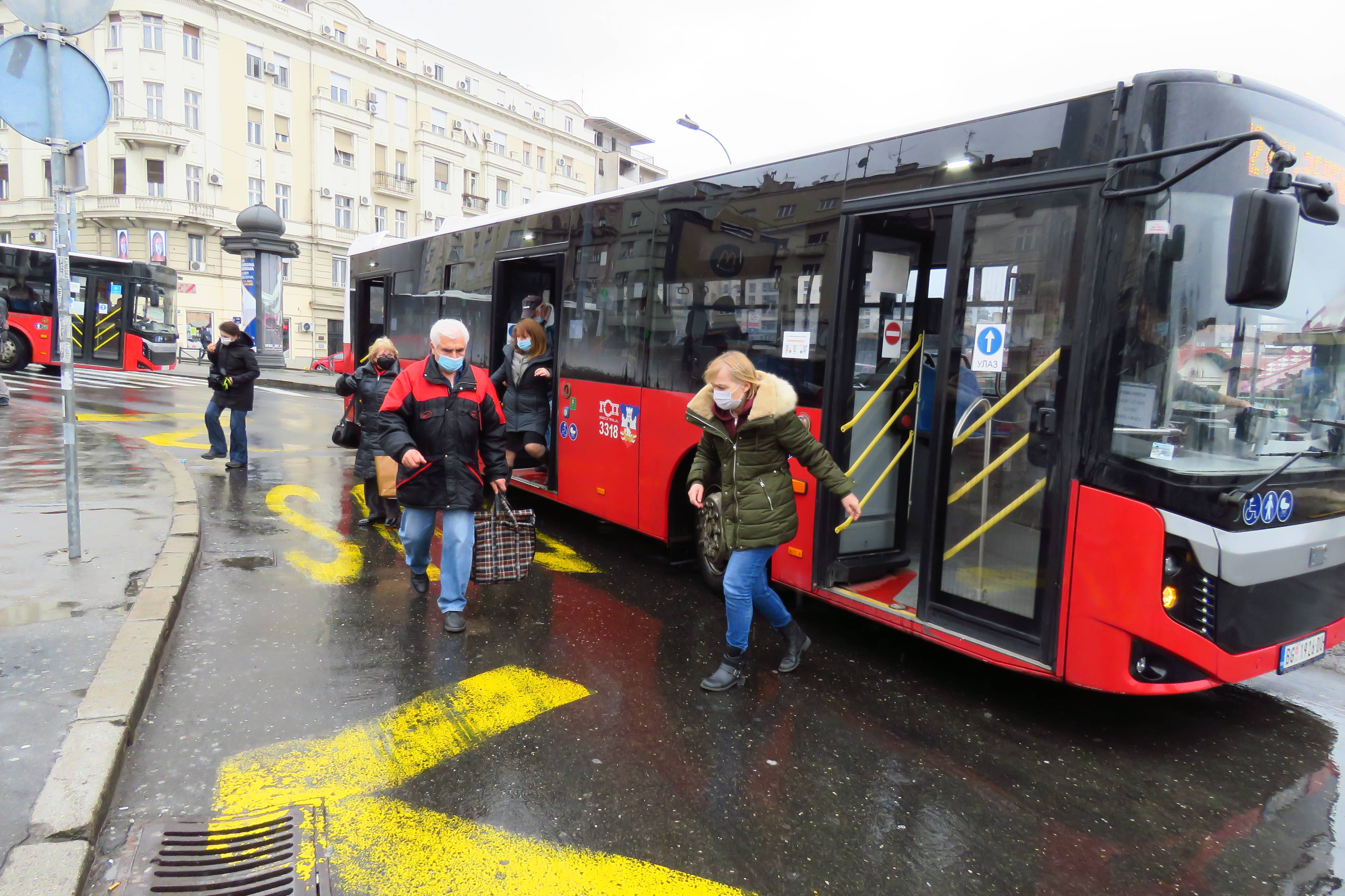 Beograd. 18.03.2021. - Autobusi Gradskog saobracajnog preduzeca na Zelenom vencu u Beogradu. (BETAPHOTO/MILAN TIMOTIC/DS)