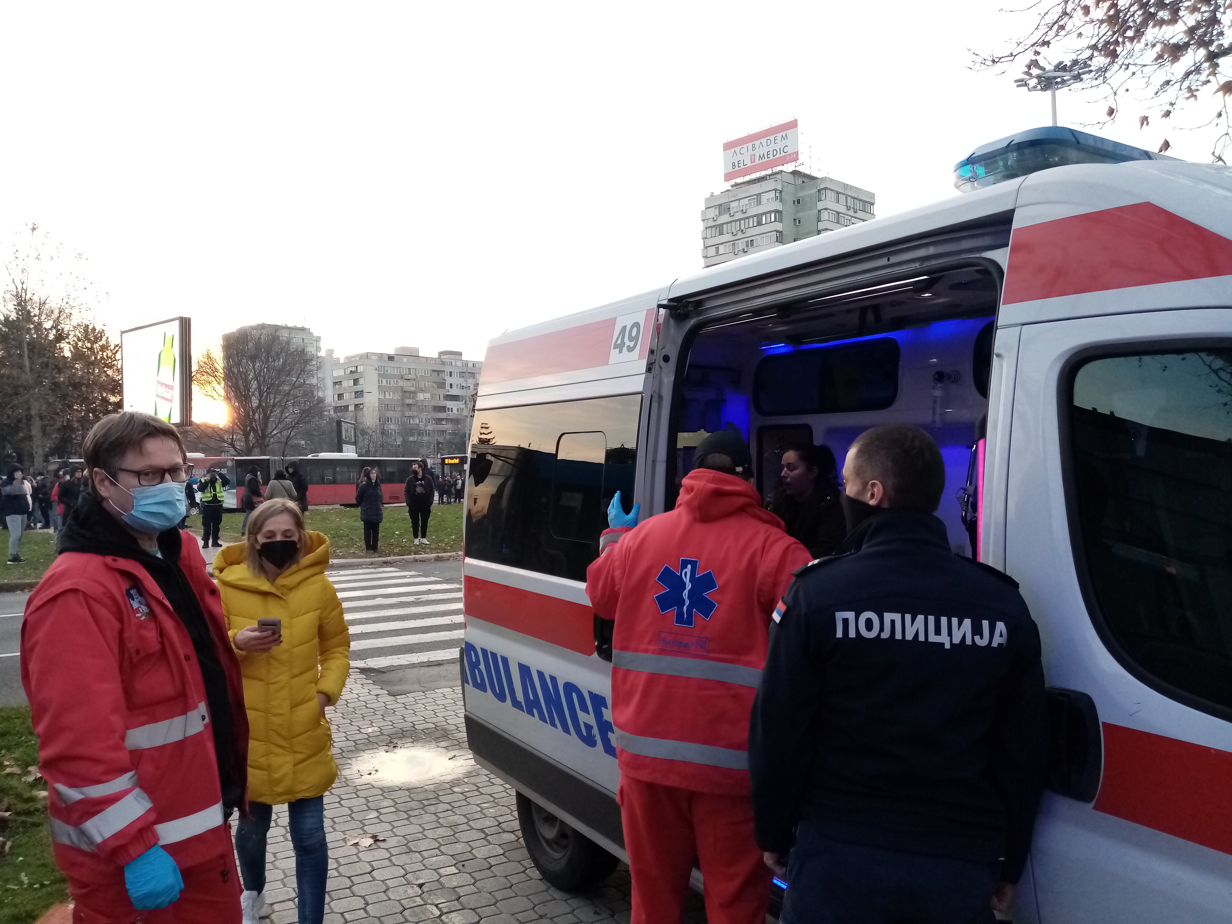 Kružni tok Opština Novi Beograd, hitna pomoć, protest