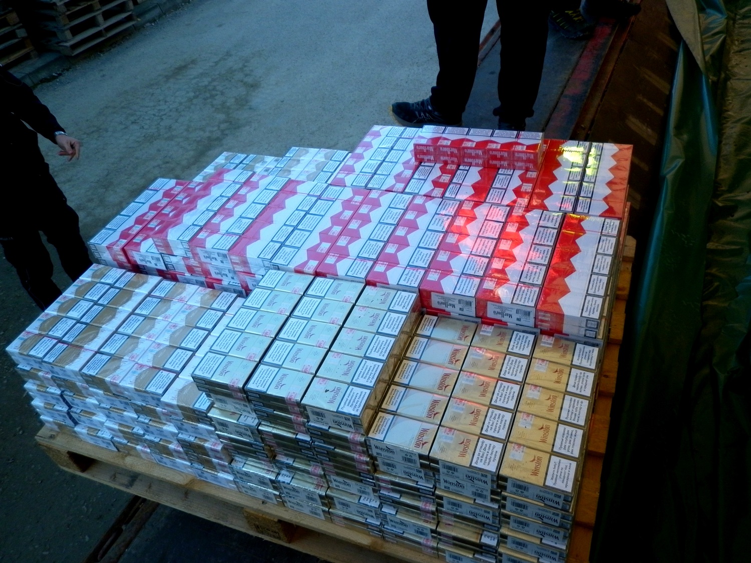 Sid, 7. februara 2022 - Na granicnom prelazu Sid spreceno je krijumcarenje skoro 50.000 cigareta namenjenih crnom trzistu Zapadne Evrope, saopstila je danas Uprava carina.
FOTO TANJUG/ MINISTARSTVO FINANSIJA UPRAVA CARINA/bs