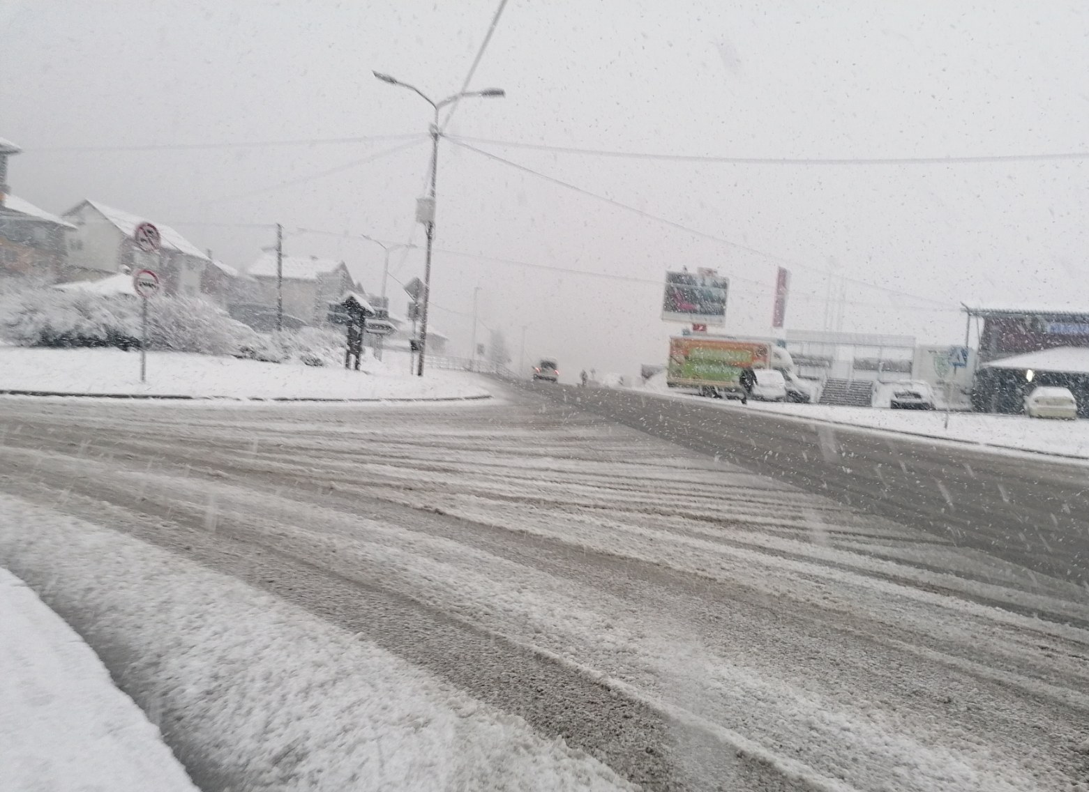 Zlatar, Nova Varoš, 20.04.2022. Pao sneg u aprilu, pola metra snega napadalo, april Foto: Privatna arhiva