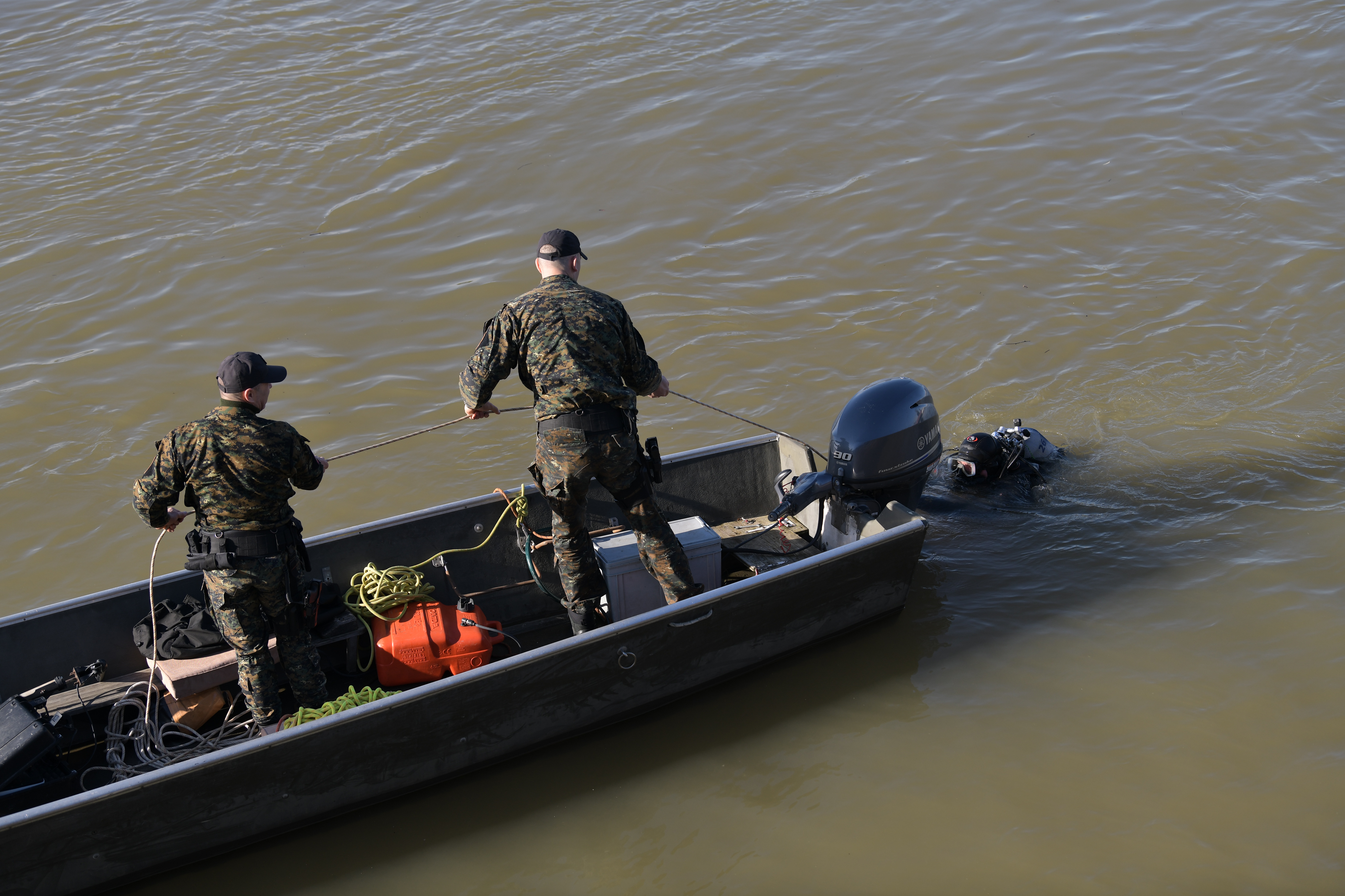Beograd 04.01.2022. Beton hala, Savski kej, šetalište ispred kluba Gotik, nesatli Splićanin, Matej Periš Foto: Goran Srdanov/Nova.rs ronioci, potraga, pretraga
