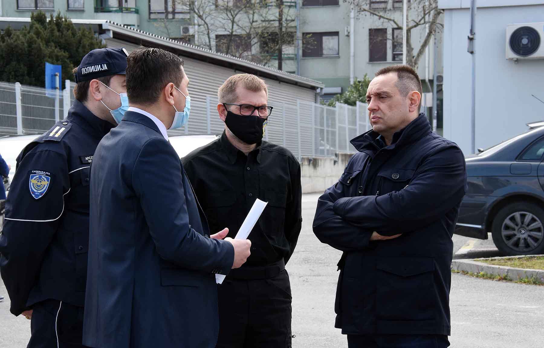 Usporite Cuvajte svoj zivot i zivote drugih kapmanja policije saobracaj bezbednost saobracaja pesaci