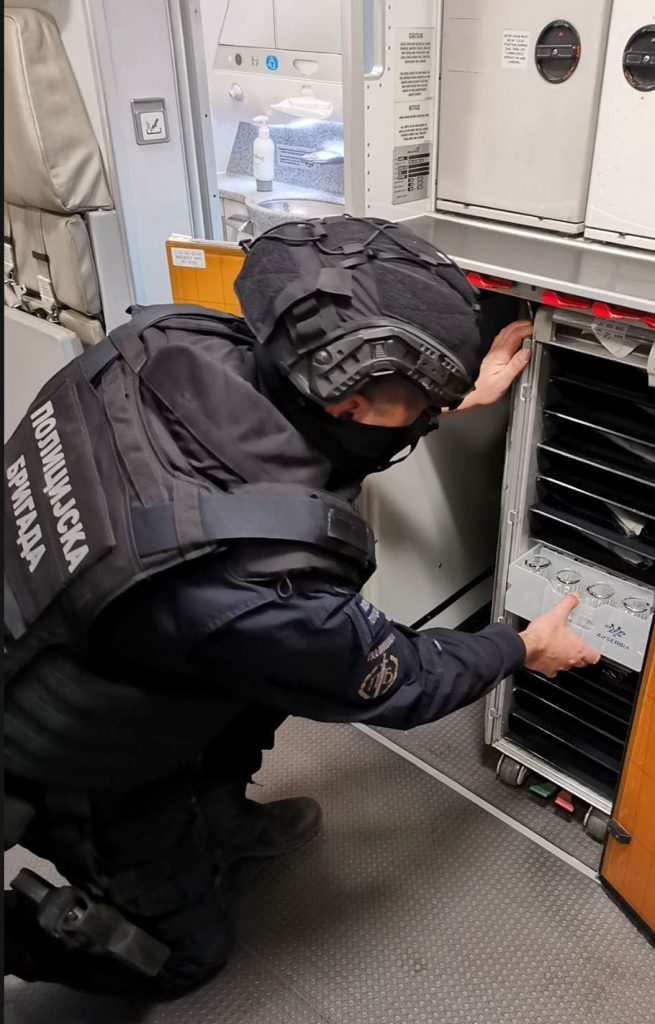 Avion, bomba, policijska brigada, KD ekipa, kontra diverziona ekipa, aerodrom, let za Moskvu, Moskva Foto: MUP