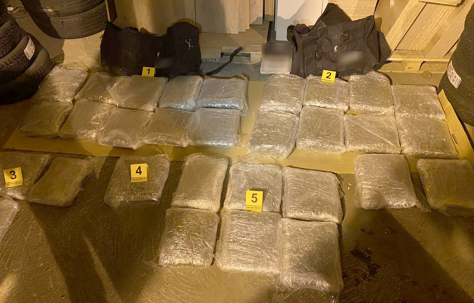 Pripadnici Ministarstva unutrašnjih poslova u Novom Sadu zaplenili su 31 kilogram marihuane 
Marihuana je pronađena pretresom kombija koji je vozio osumnjičeni, u kragujevačkom naselјu Stragari.