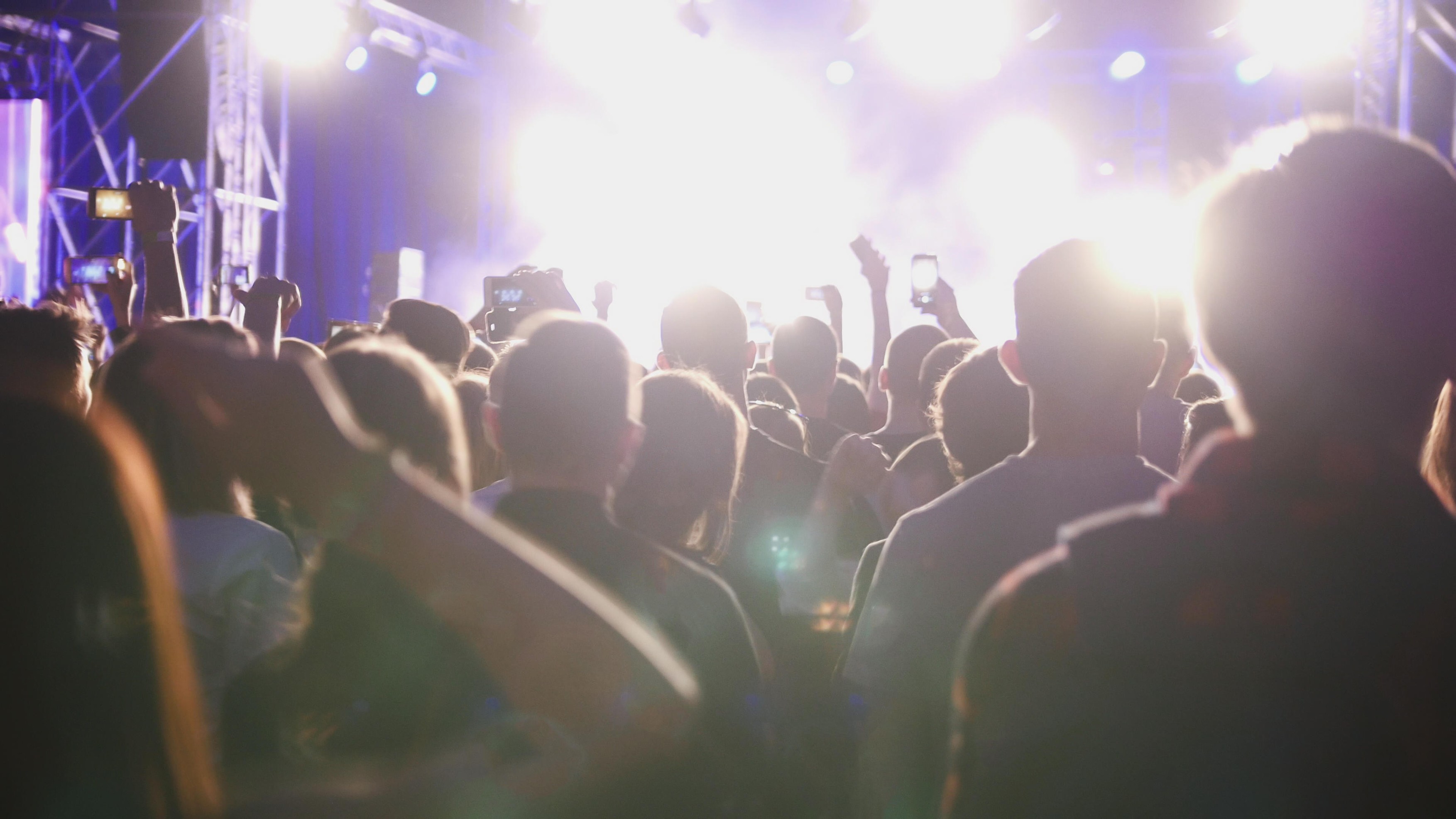 Crowd spectators in auditorium at a rock concert, horizontal,Image: 357664613, License: Royalty-free, Restrictions: , Model Release: no, Credit line: Konstantin Shishkin / Alamy / Alamy / Profimedia koncert
