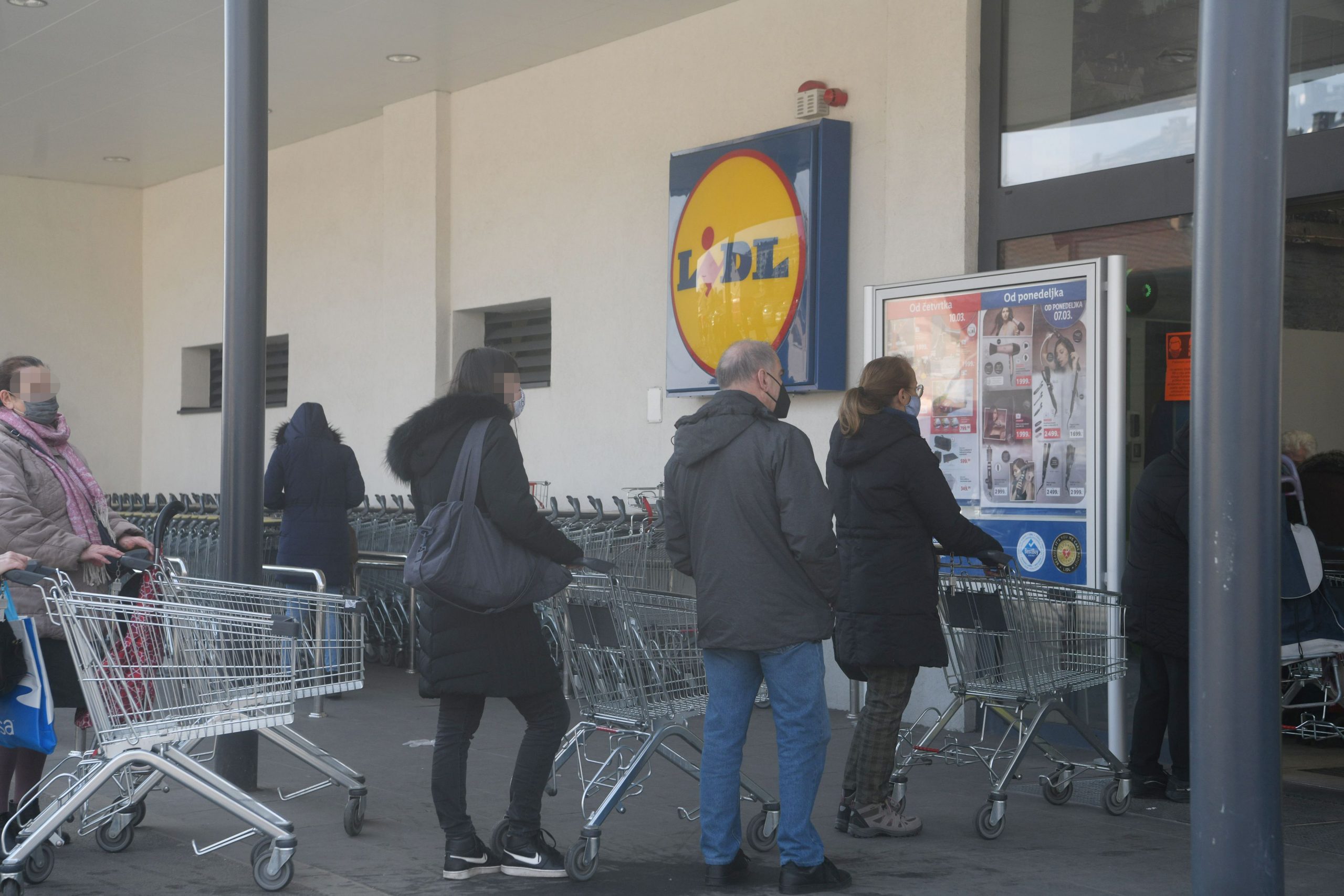 Beograd 03.03.2022. Lidl, prodavnica, supemarket, red, redovi, hrana Foto: Filip Krainčanić/Nova.rs