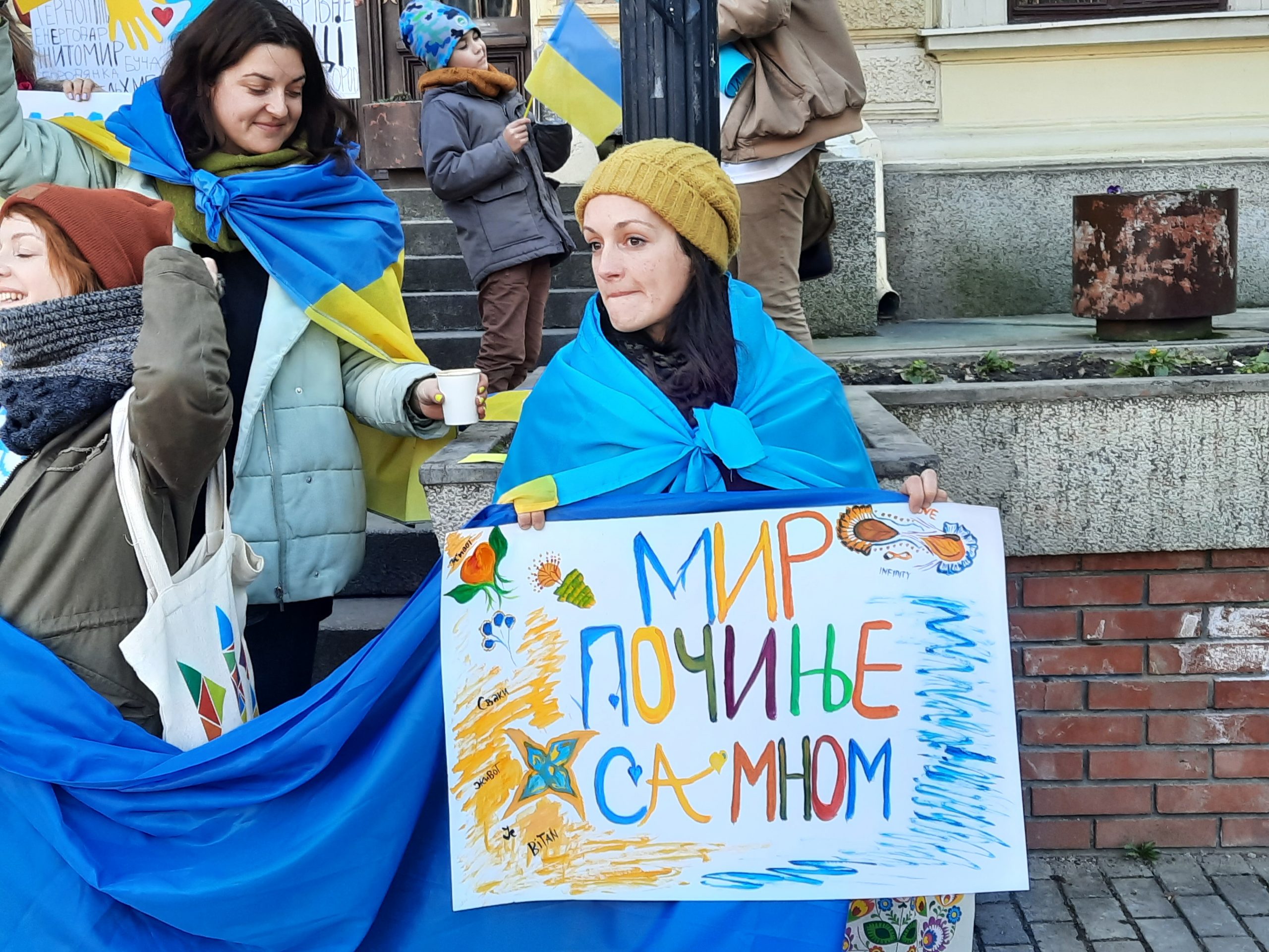 kragujevac podrška Ukrajinska zastava u centru Kragujevca u znak podrške