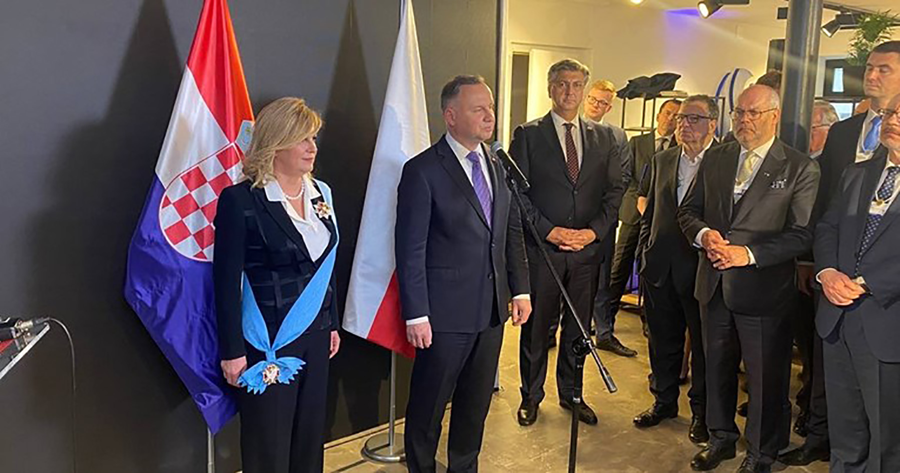 23d282c9-1df0-401e-9894-53ef84a069a7