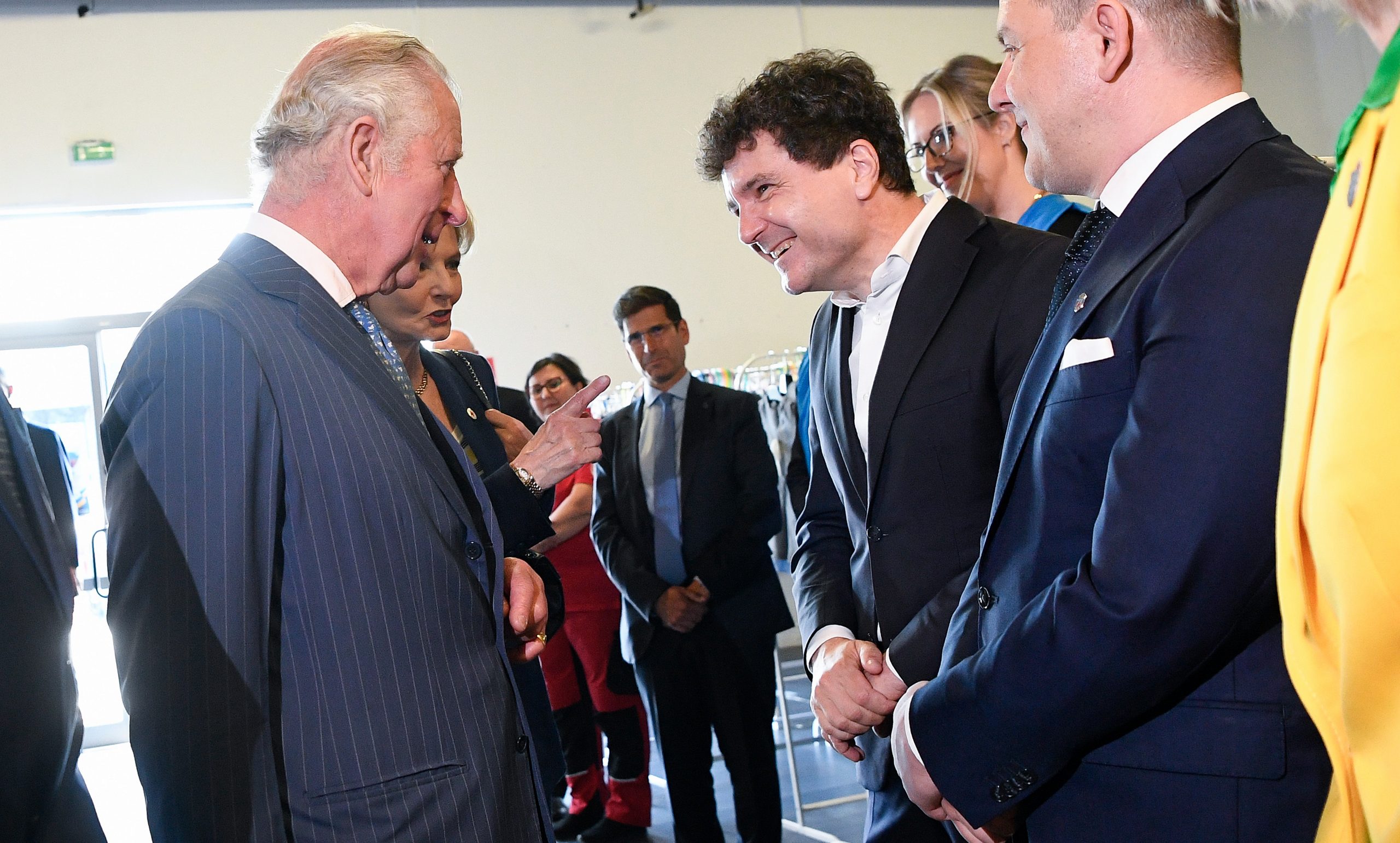 epa09975320 Britain's Prince Charles (L) speaks  to Bucharest's city Mayor Nicusor Dan (R), during his visit at a center for Ukrainian refugees organized at the Romexpo convention center, in Bucharest, Romania, 25 May 2022.  EPA-EFE/ALEX MICSIK / POOL
