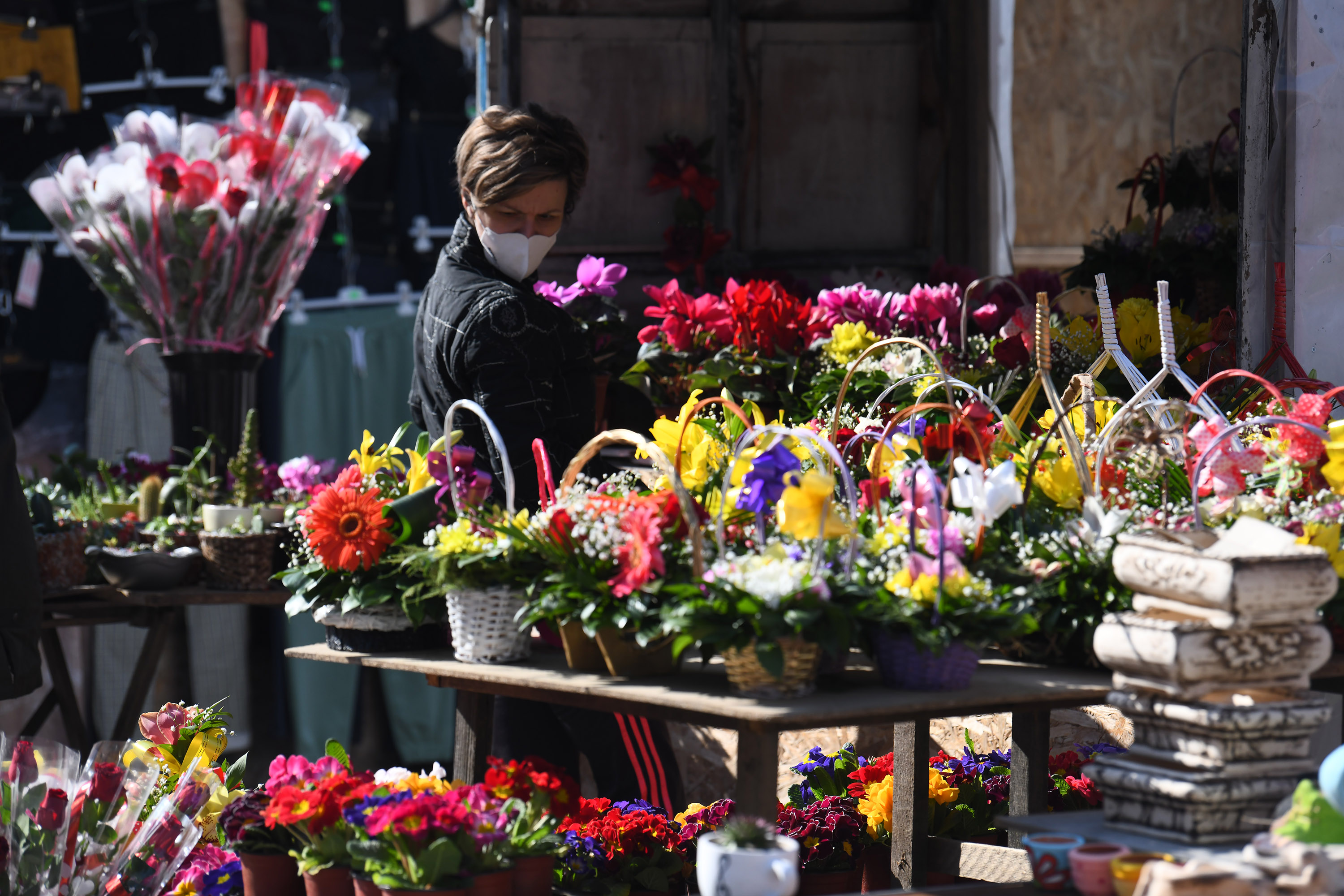 Beograd 08. mart 2021. Medjunarodni dan zena osmi mart i ove godine uz bukete cveca Foto:Goran Srdnaov/Nova.rs