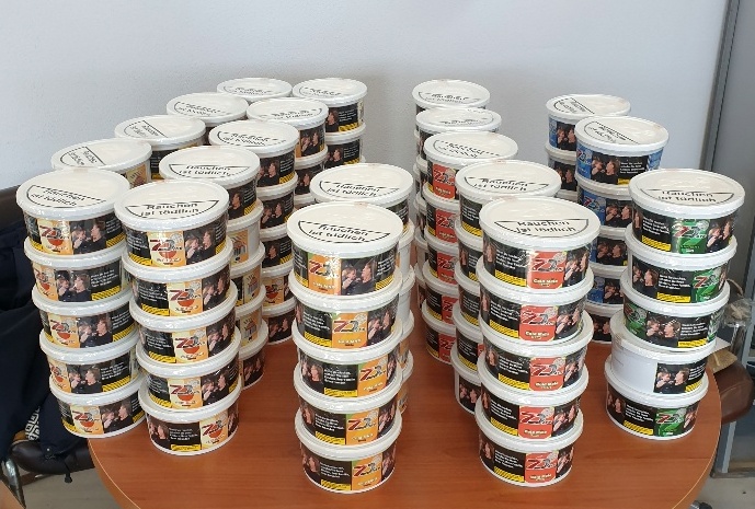 Carinici su na kontrolnom punktu Merdare 19. marta 2022. godine sprečili pokušaj krijumčarenja 100 kilograma različitih aroma za nargile, čija je vrednost procenjena na oko 6.000 evra.