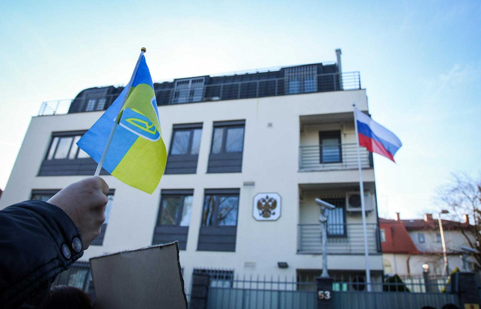 24.02.2022. Zagreb - Ispred veleposlanstva Ruske Federacije okupili su se Ukrajinci kako bi prosvjedovali protiv ruskog napada na njihovu državu.  Photo: Josip Regovic/PIXSELL