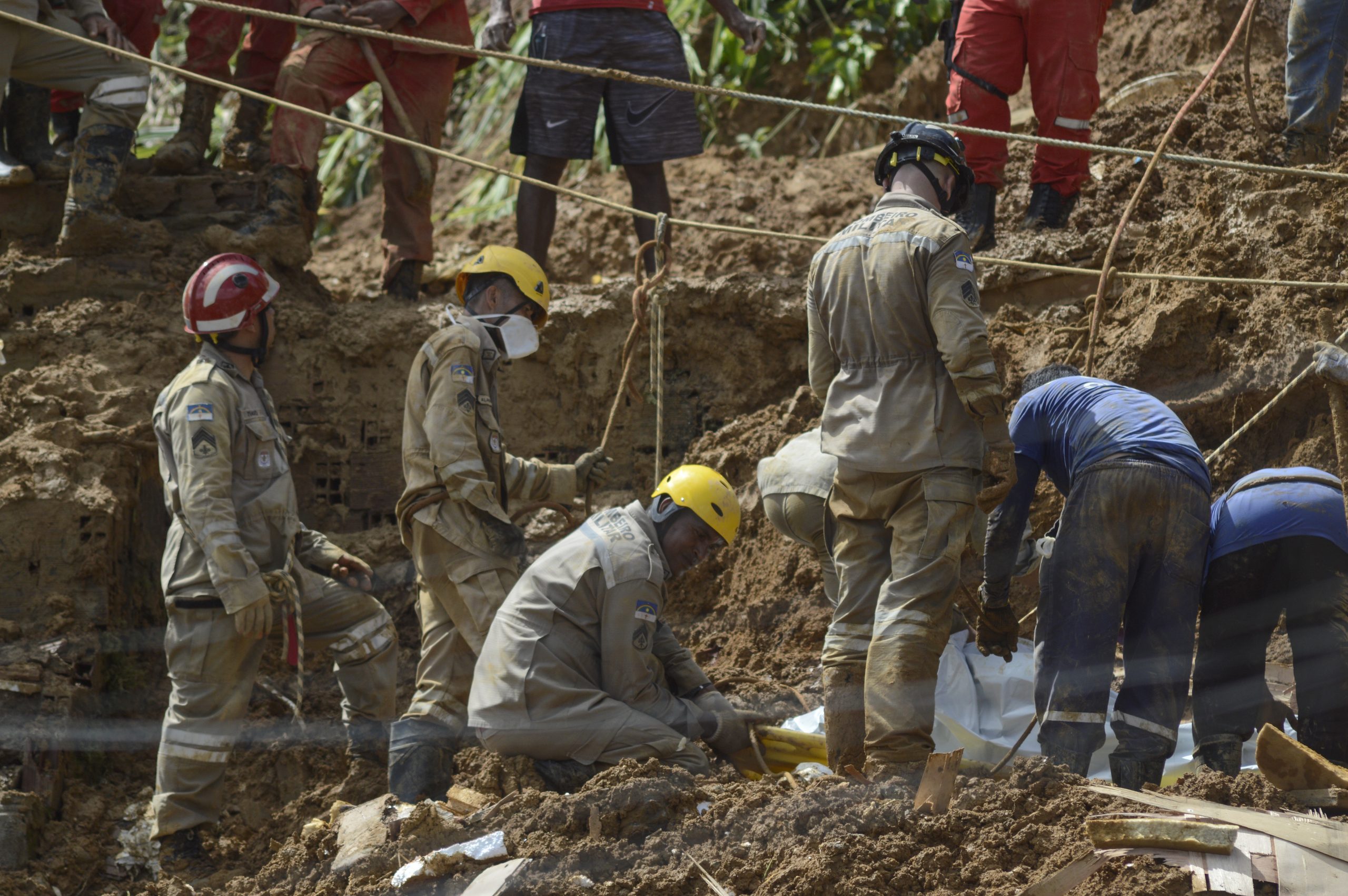 epa09983086 Firefighters work in the area of a landslide due to heavy rains in the Corrego do Jenipapo neighborhood in Recife, Brazil, 28 May 2022. At least 28 people died after a landslide in Brazil, an official source report.  EPA-EFE/GENIVAL PAPARAZZI