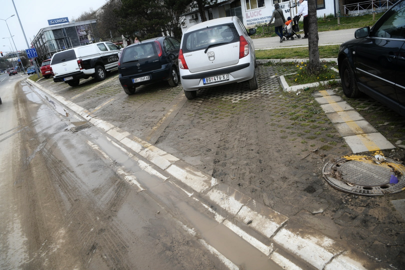 Beograd 30.03.2022. Milutina Milankovića, havarija, poplava, pucanje cevi, voda, blato Foto: Vesna Lalić/Nova.rs