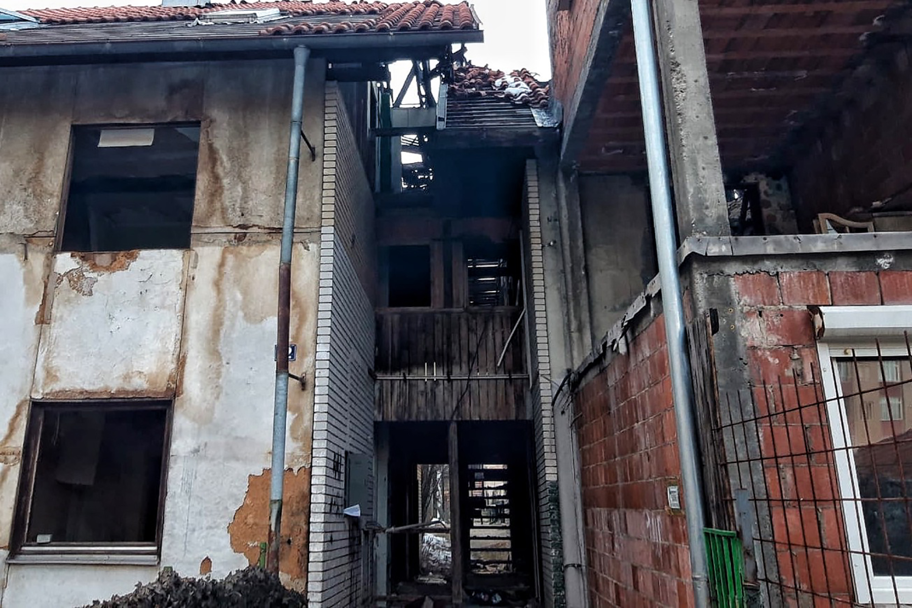 Novi Pazar, naselje Rasadnik, 3 godine posle požara, još uvek bez svog krova nad glavom