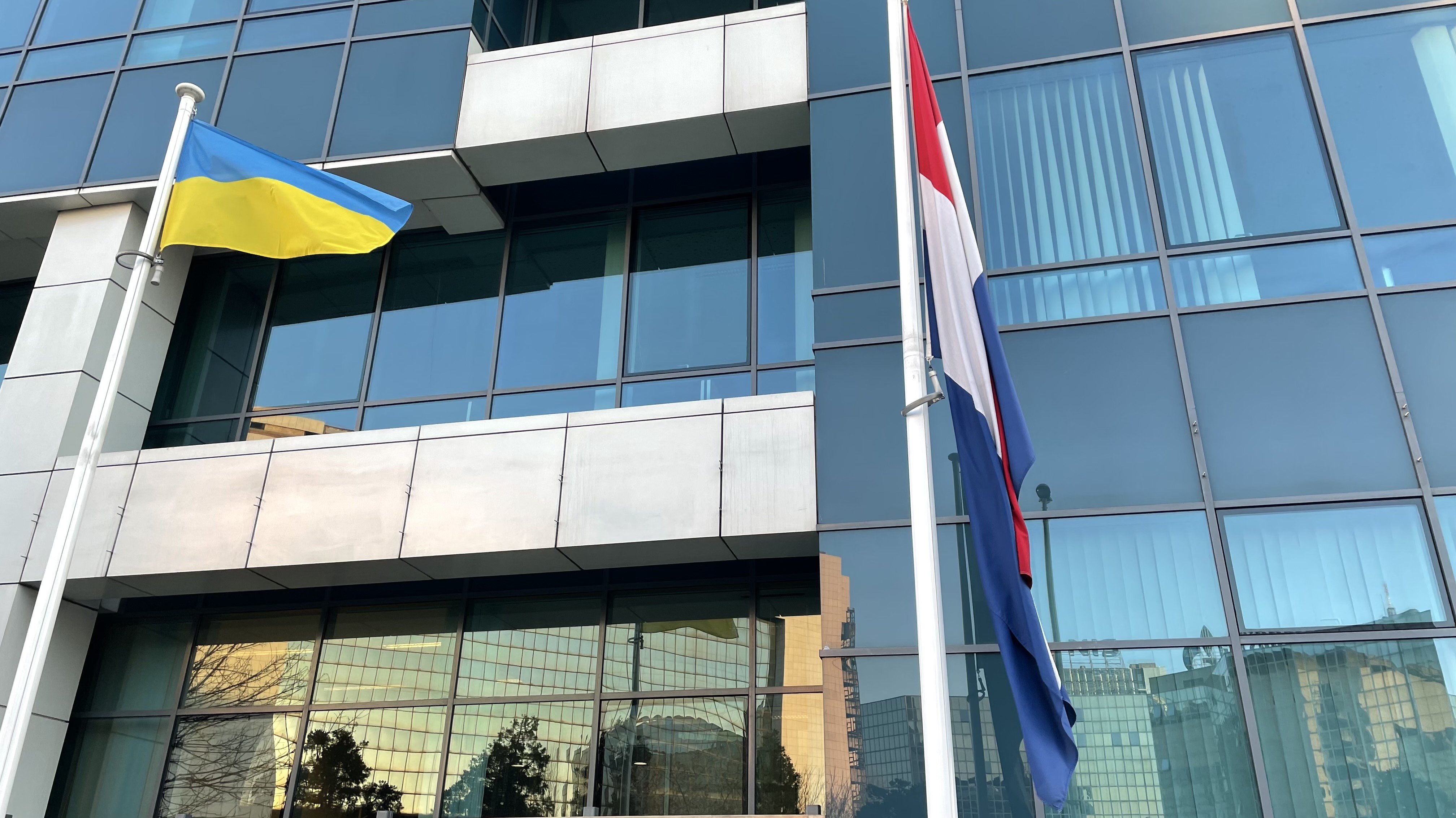 Ukrajinska i holandska zastava u Beogradu