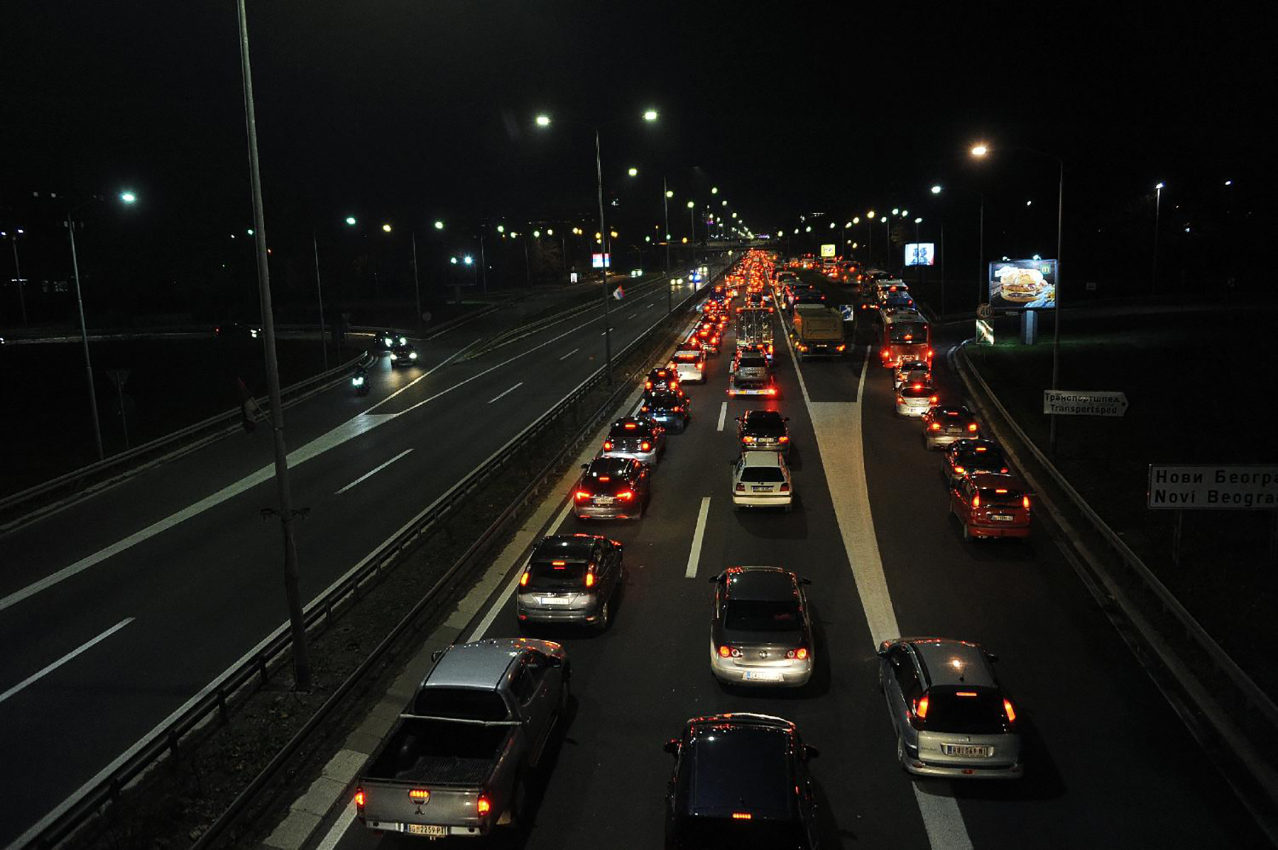 Mesto: Beograd
Datum: Sat Nov 27 17:26:49 CET 2021
Dogadjaj: POLITIKA/PROTEST - kolone vozila na autoputu prema Beogradu psole blokade saobraćaja na Mostarskoj petlji i mostu Gazela
Fotoreporter: Milica Vučković
Izvor: FoNet